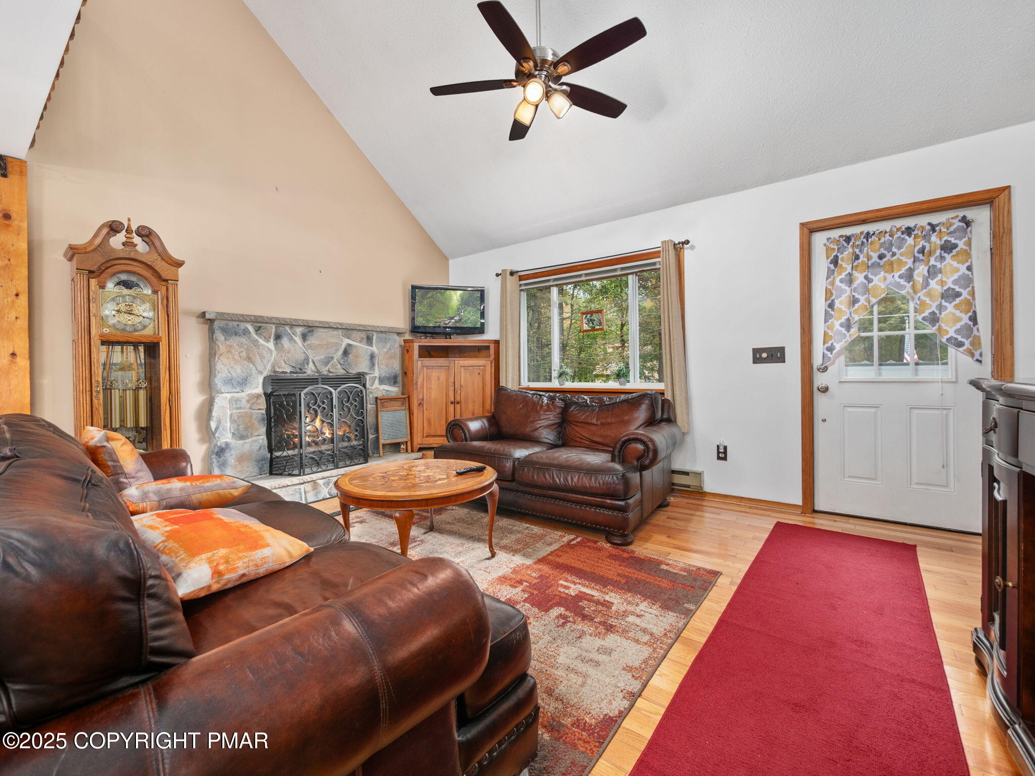1025 Maplewood Drive Property Photo 12