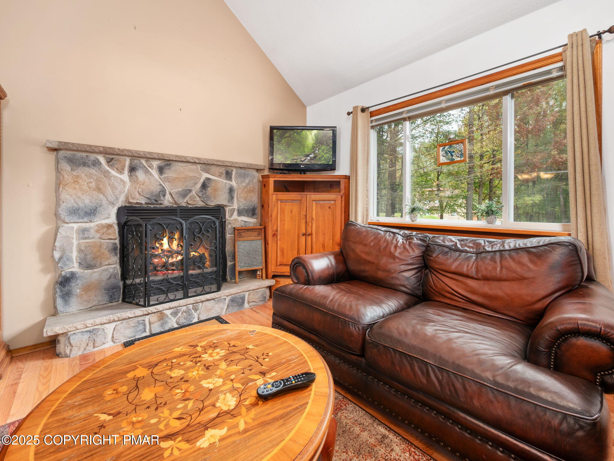 1025 Maplewood Drive Property Photo 13