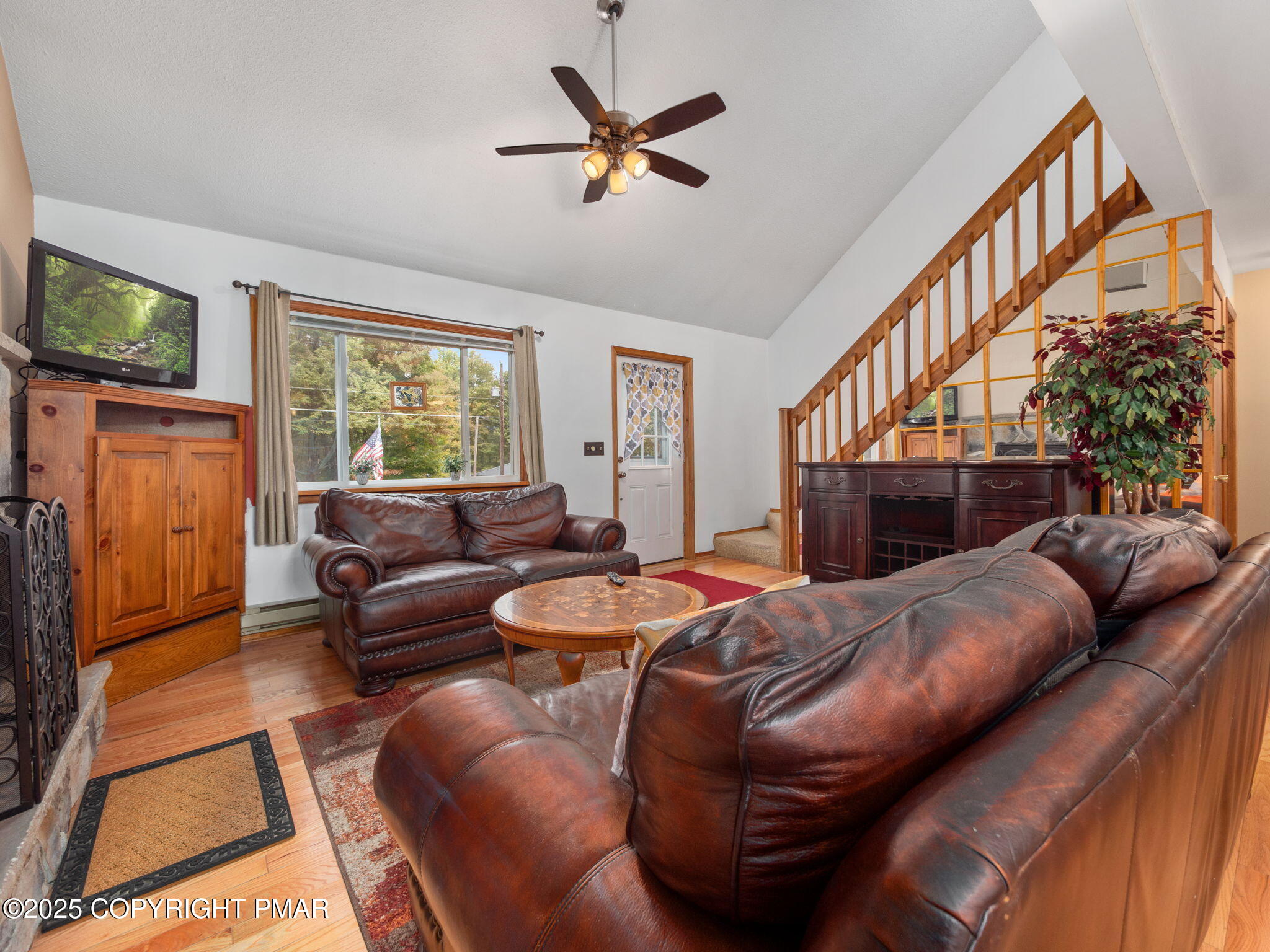 1025 Maplewood Drive Property Photo 14