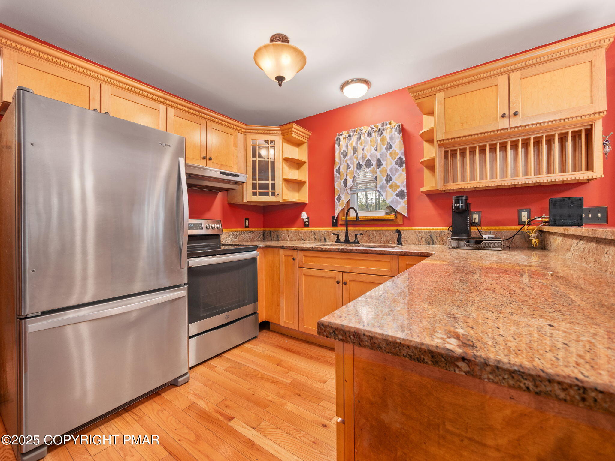 1025 Maplewood Drive Property Photo 18