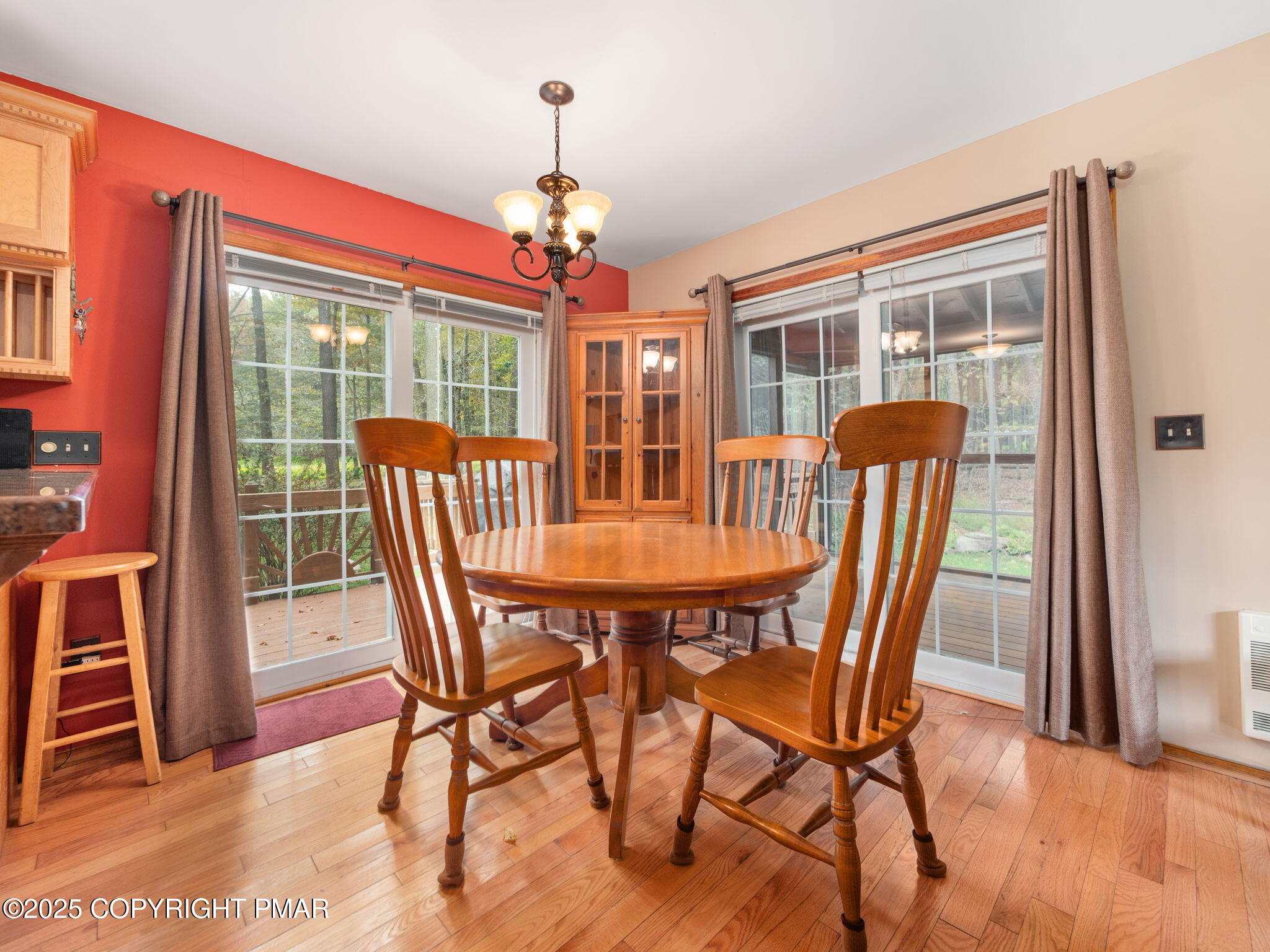 1025 Maplewood Drive Property Photo 19