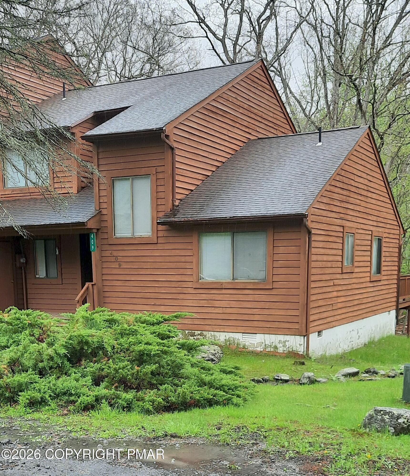 409 Tudor Court Property Photo 3