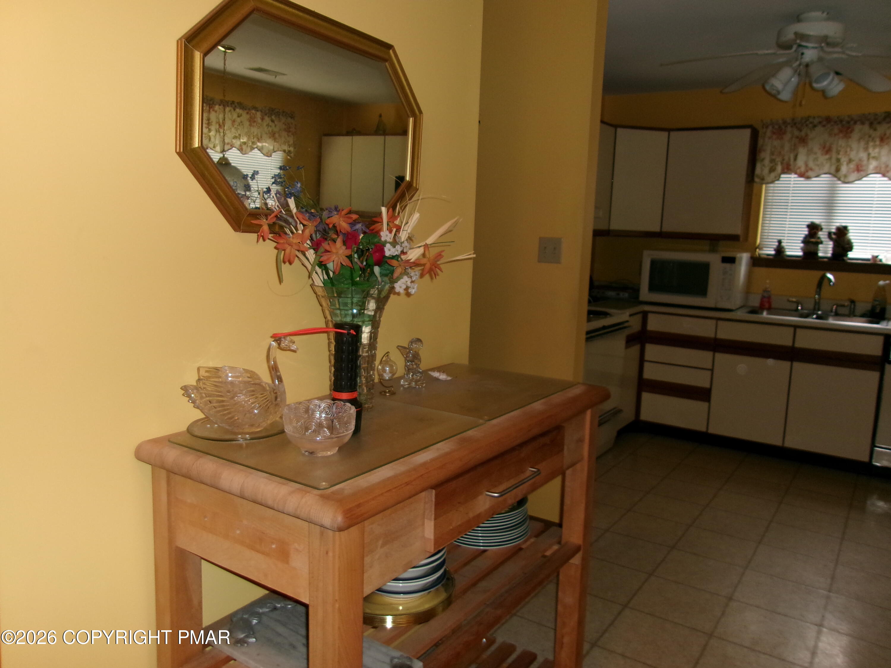 409 Tudor Court Property Photo 13