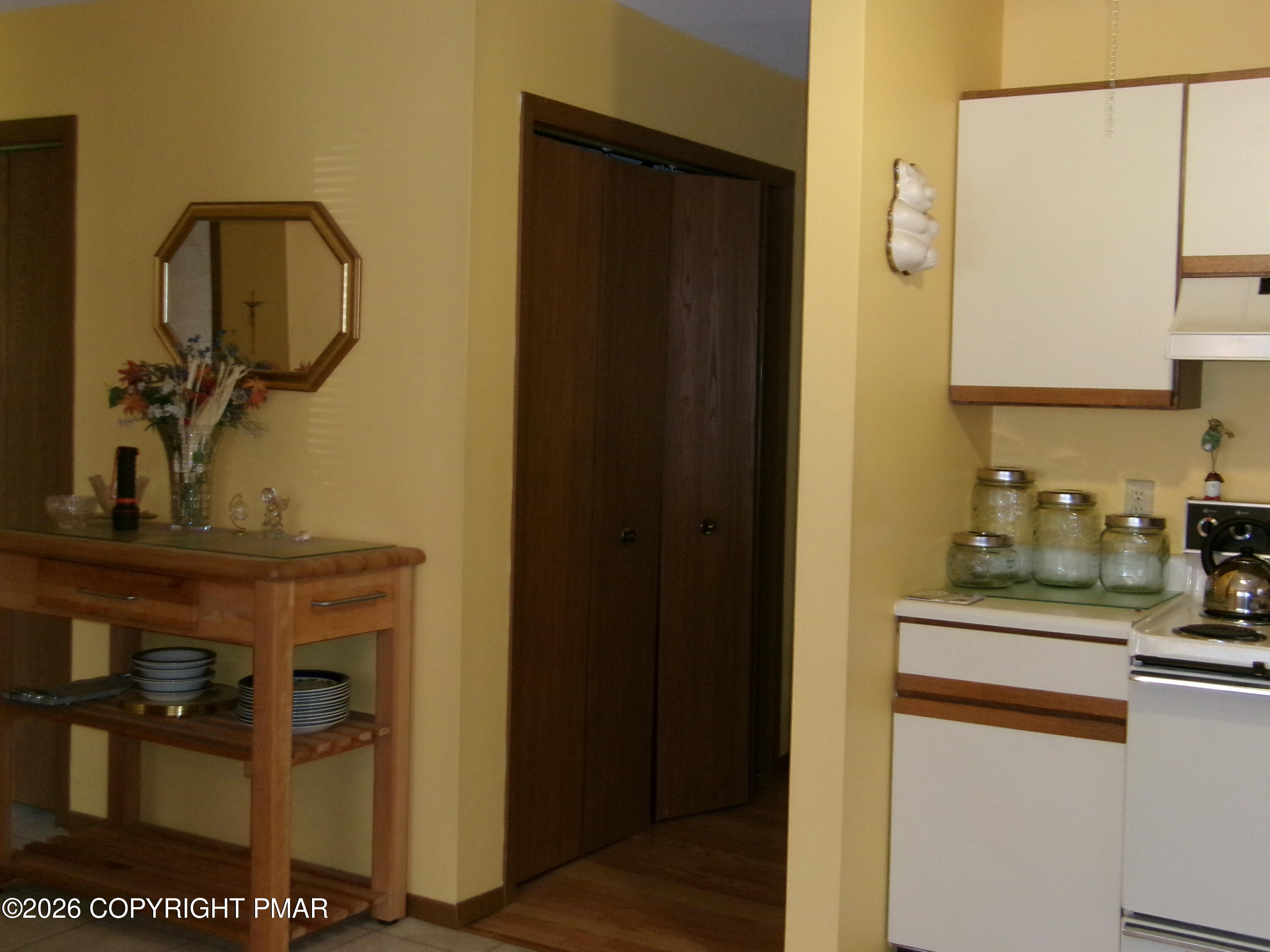 409 Tudor Court Property Photo 14