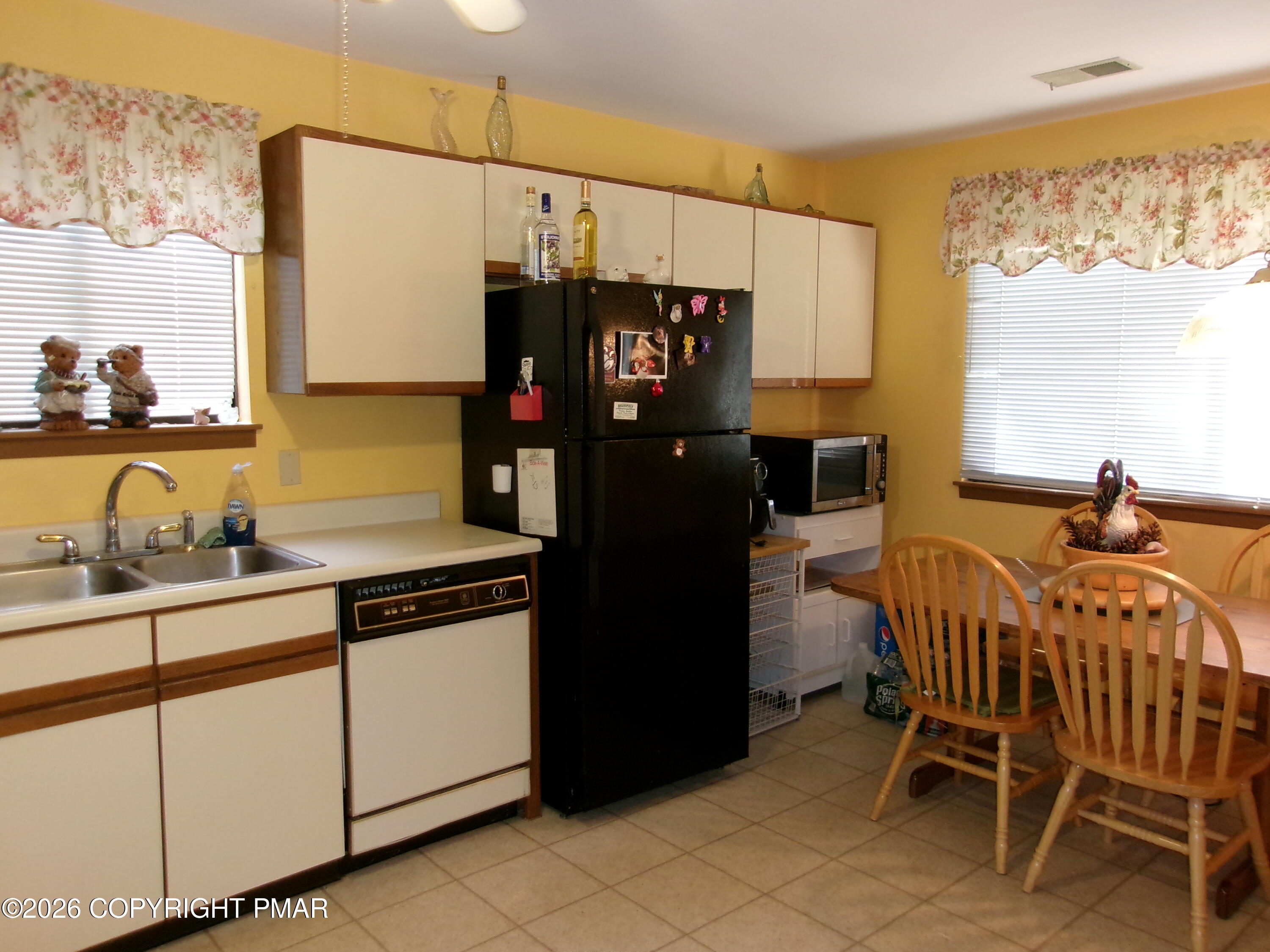 409 Tudor Court Property Photo 16
