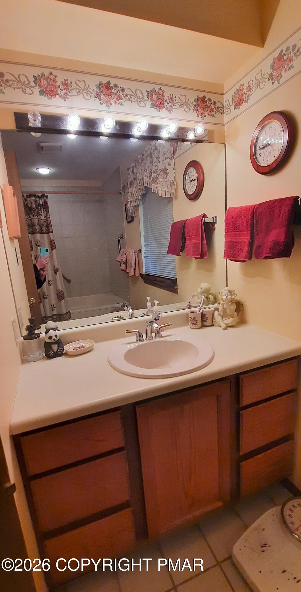 409 Tudor Court Property Photo 26