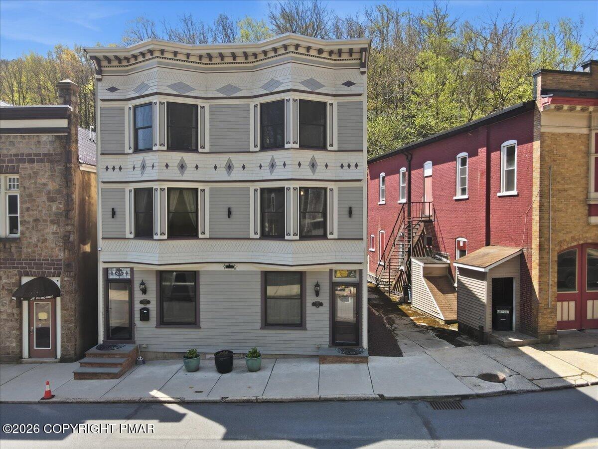 171 W Broadway Property Photo 2