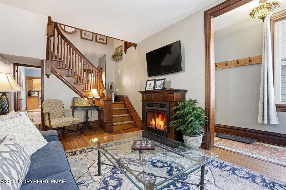 171 W Broadway Property Photo 5