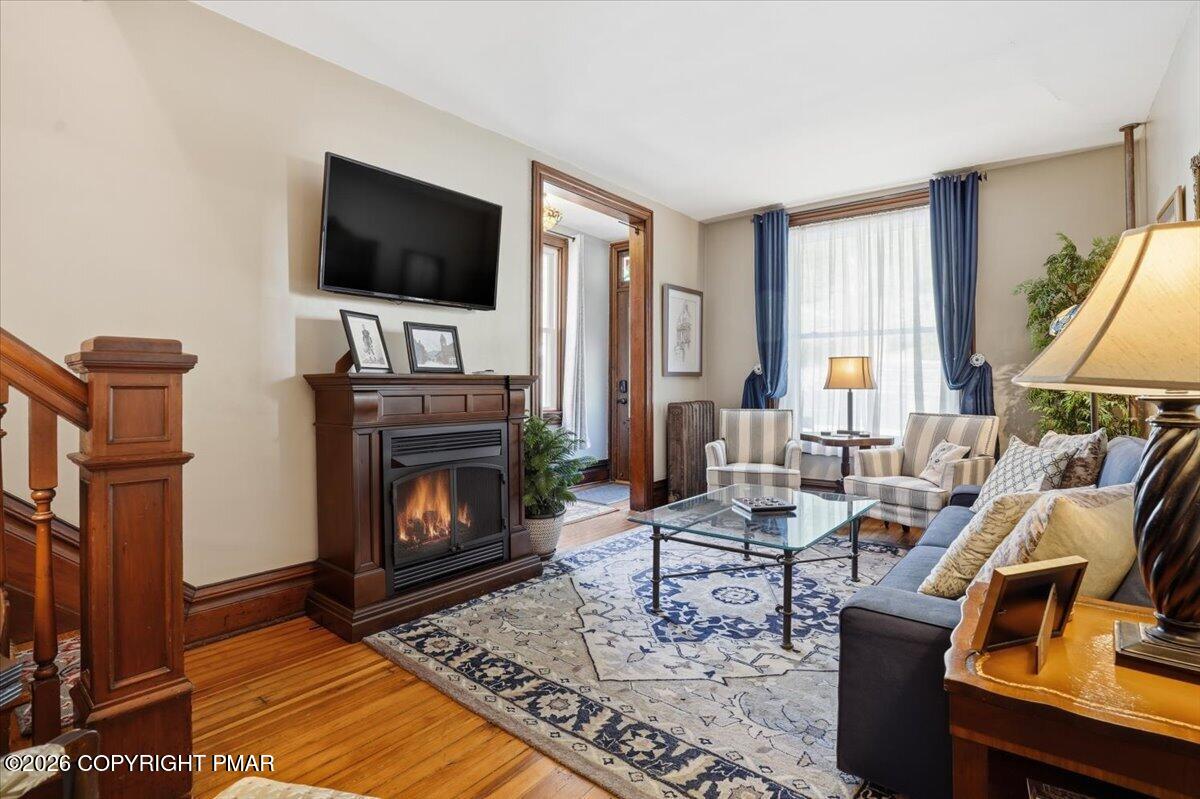 171 W Broadway Property Photo 6