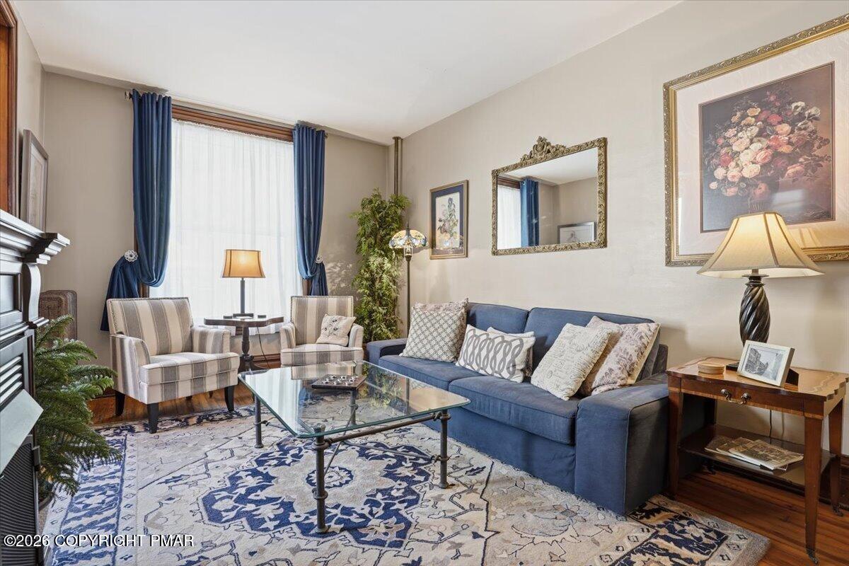 171 W Broadway Property Photo 7