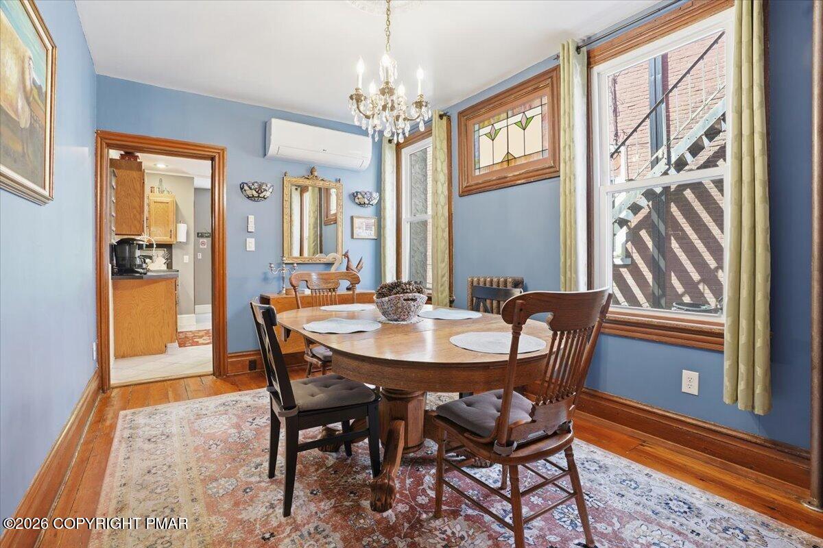 171 W Broadway Property Photo 9