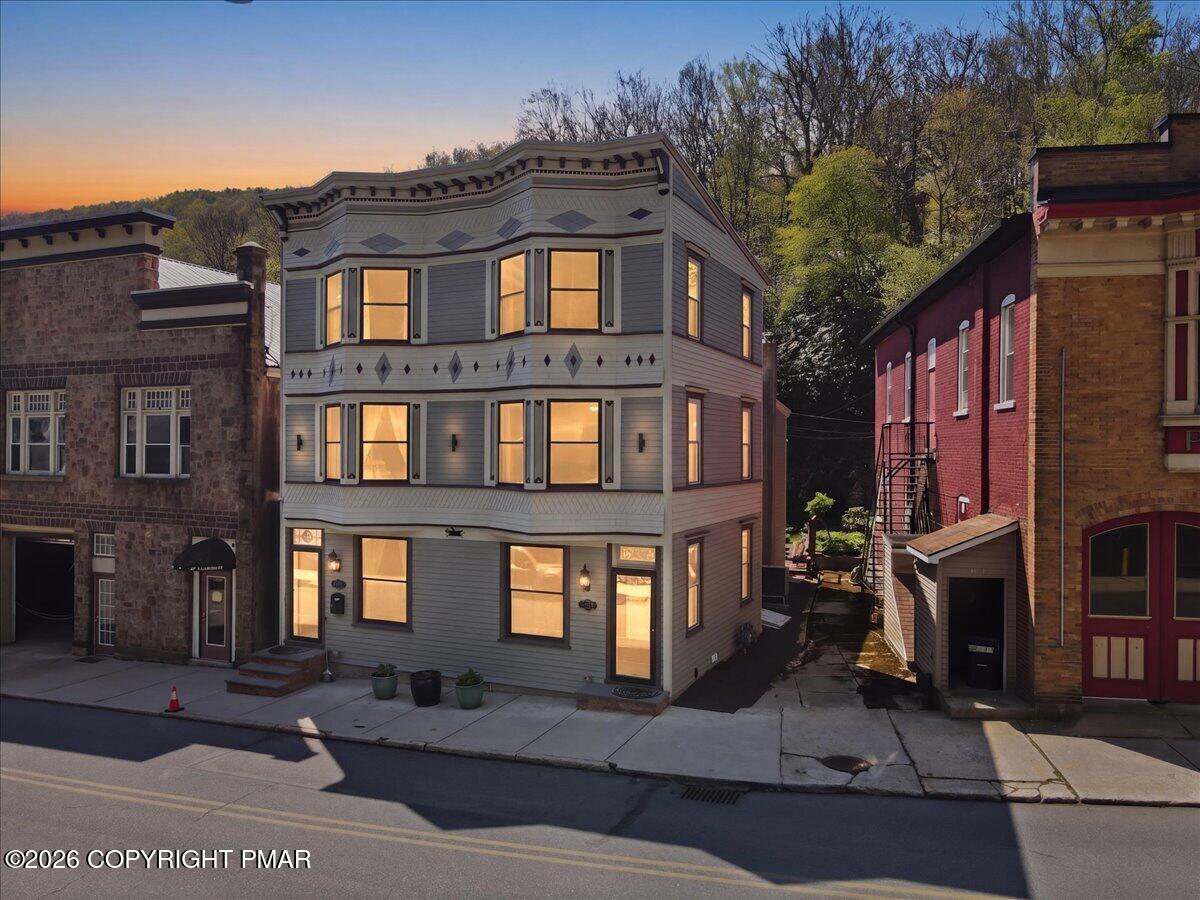 171 W Broadway Property Photo 35