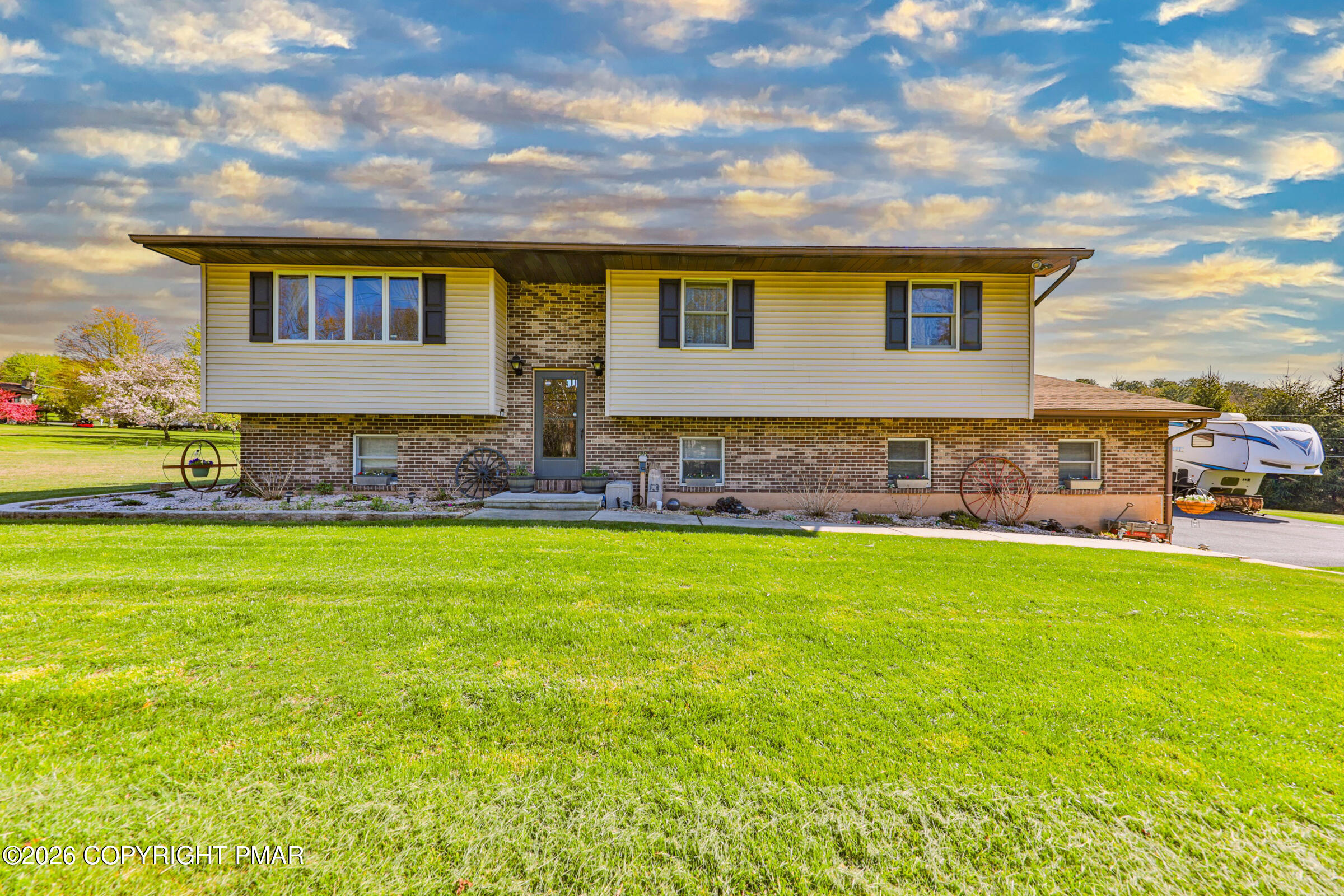 1040 Stagecoach Road W Property Photo 2