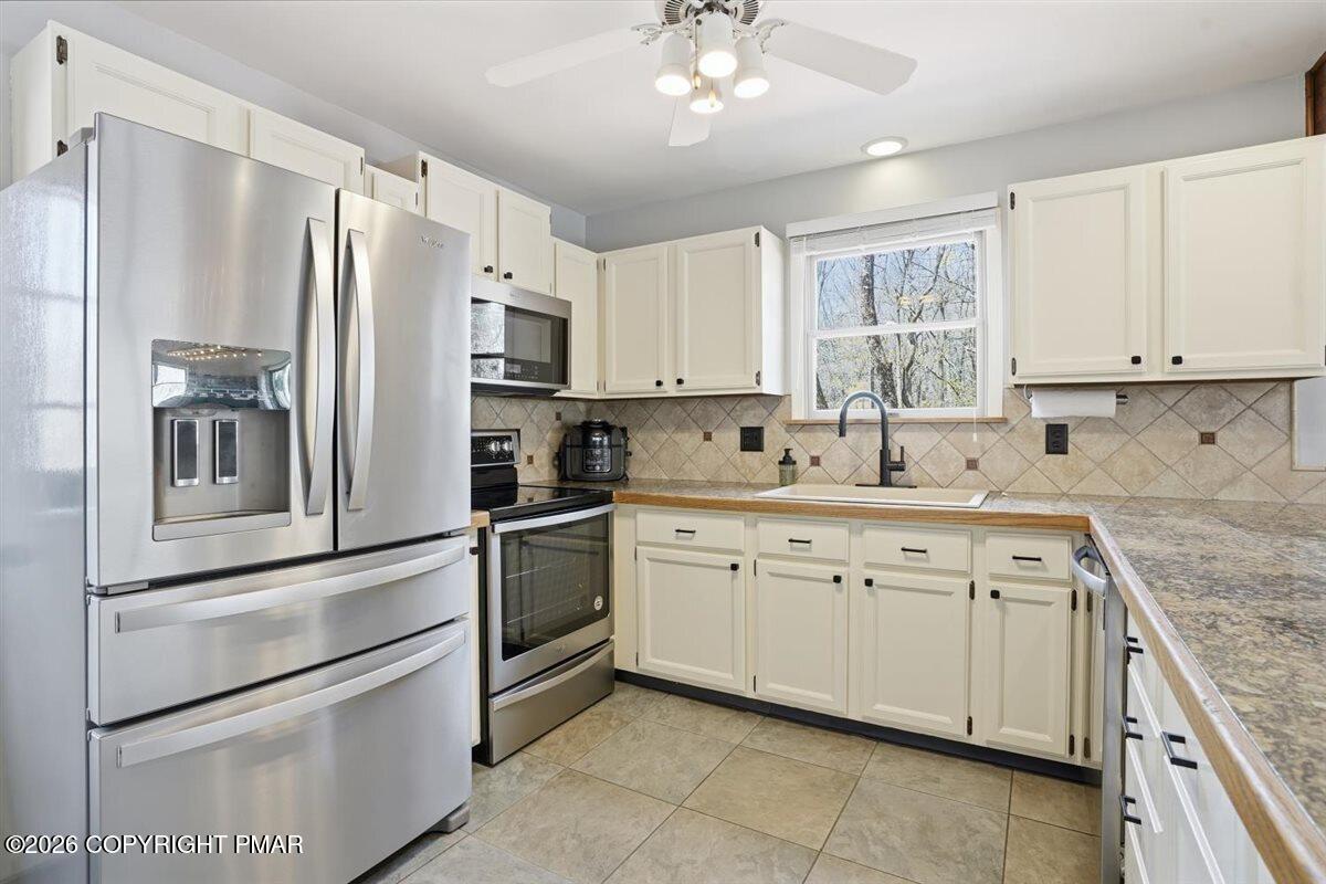 54 Berry Lane Property Photo 12