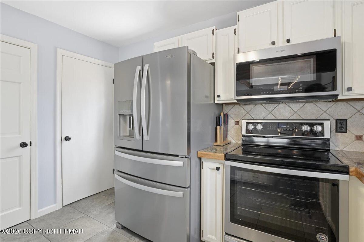 54 Berry Lane Property Photo 13