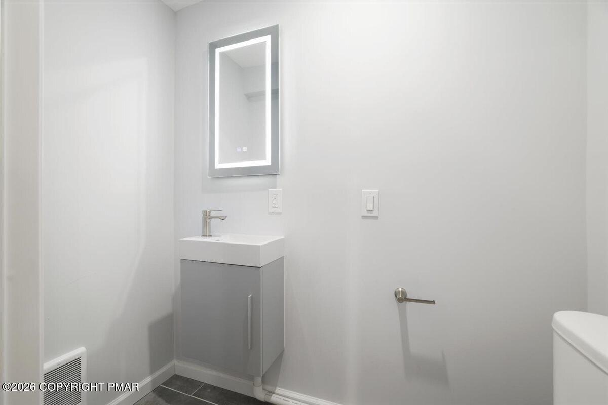 320 Canterbury Road Property Photo 32