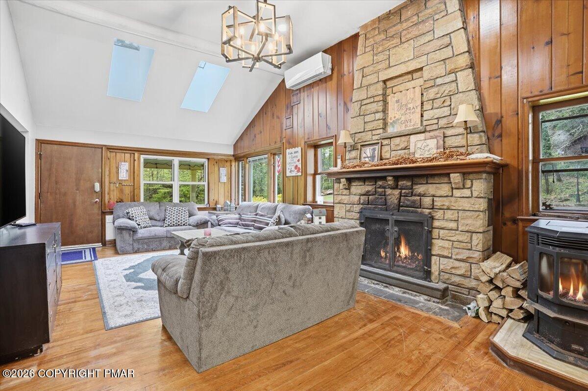 113 Joseph Lane Property Photo 7