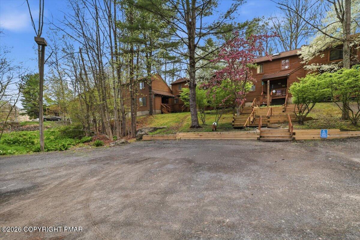 227 Sedburgh Court Property Photo 3