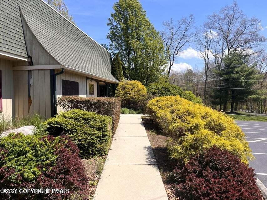 1580 Center Avenue B Property Photo 5