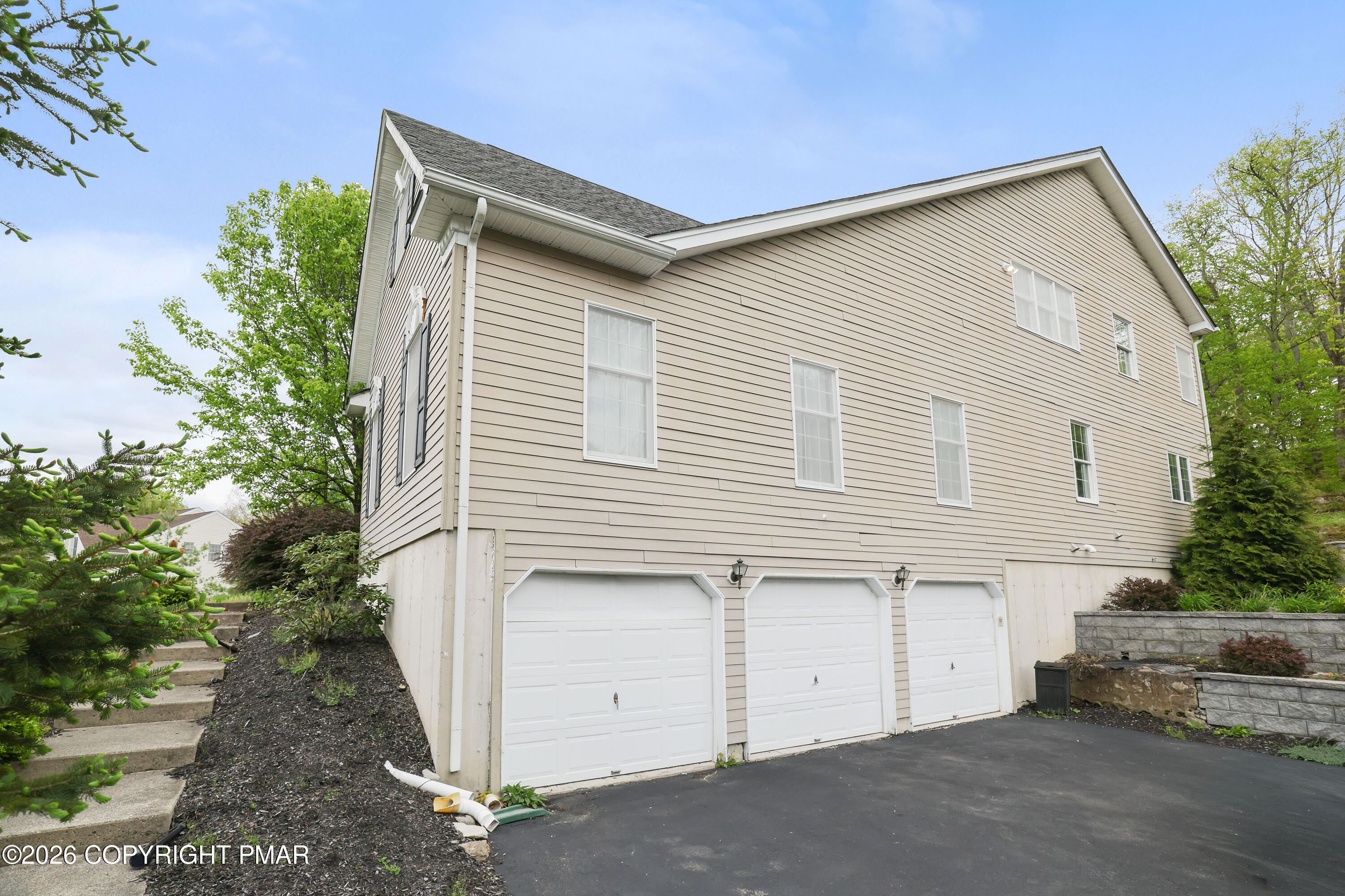 258 Rising Meadow Way Property Photo 5