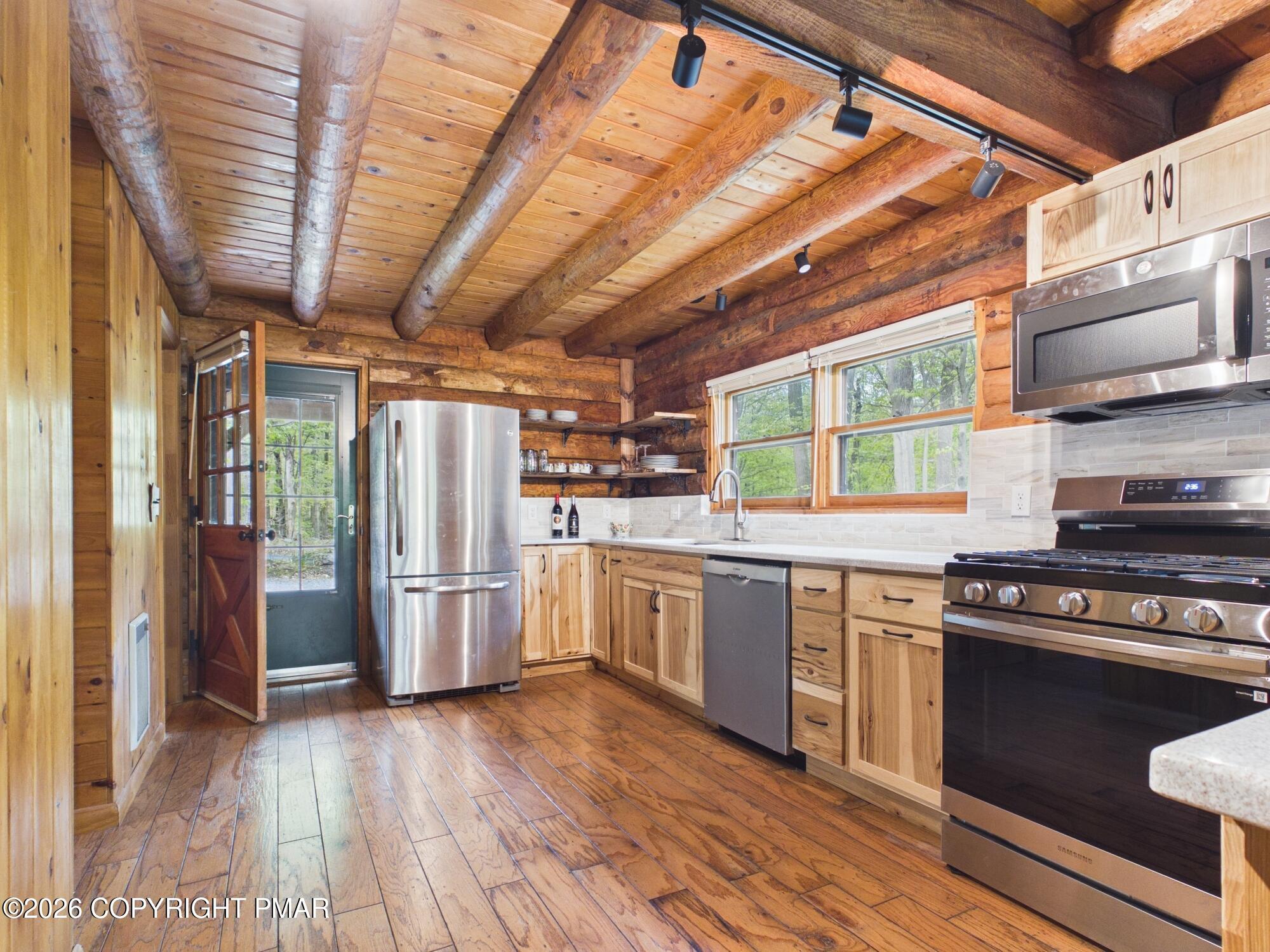69 E Shore Drive Property Photo 10