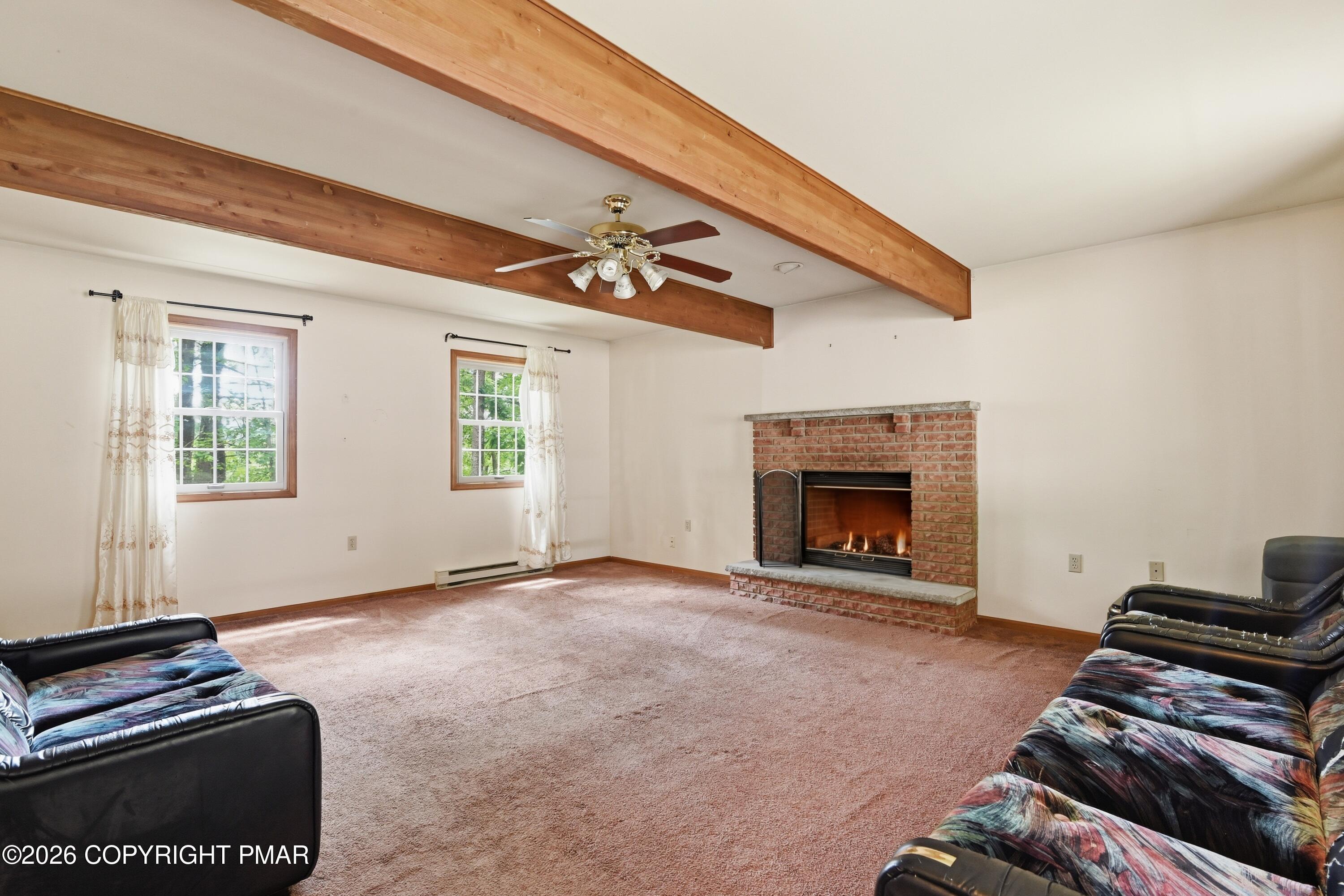 2327 Woodcrest Drive Property Photo 3