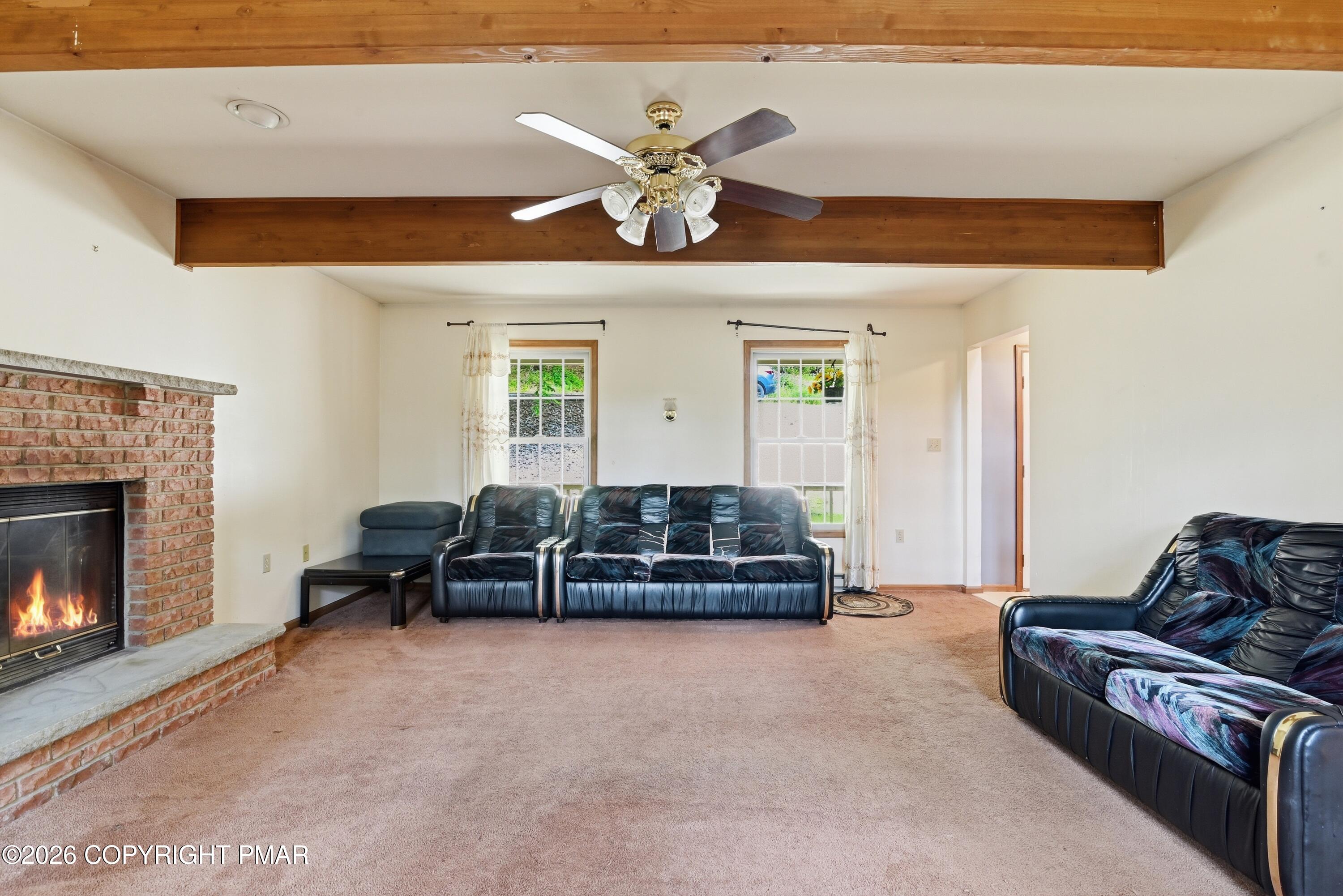 2327 Woodcrest Drive Property Photo 5