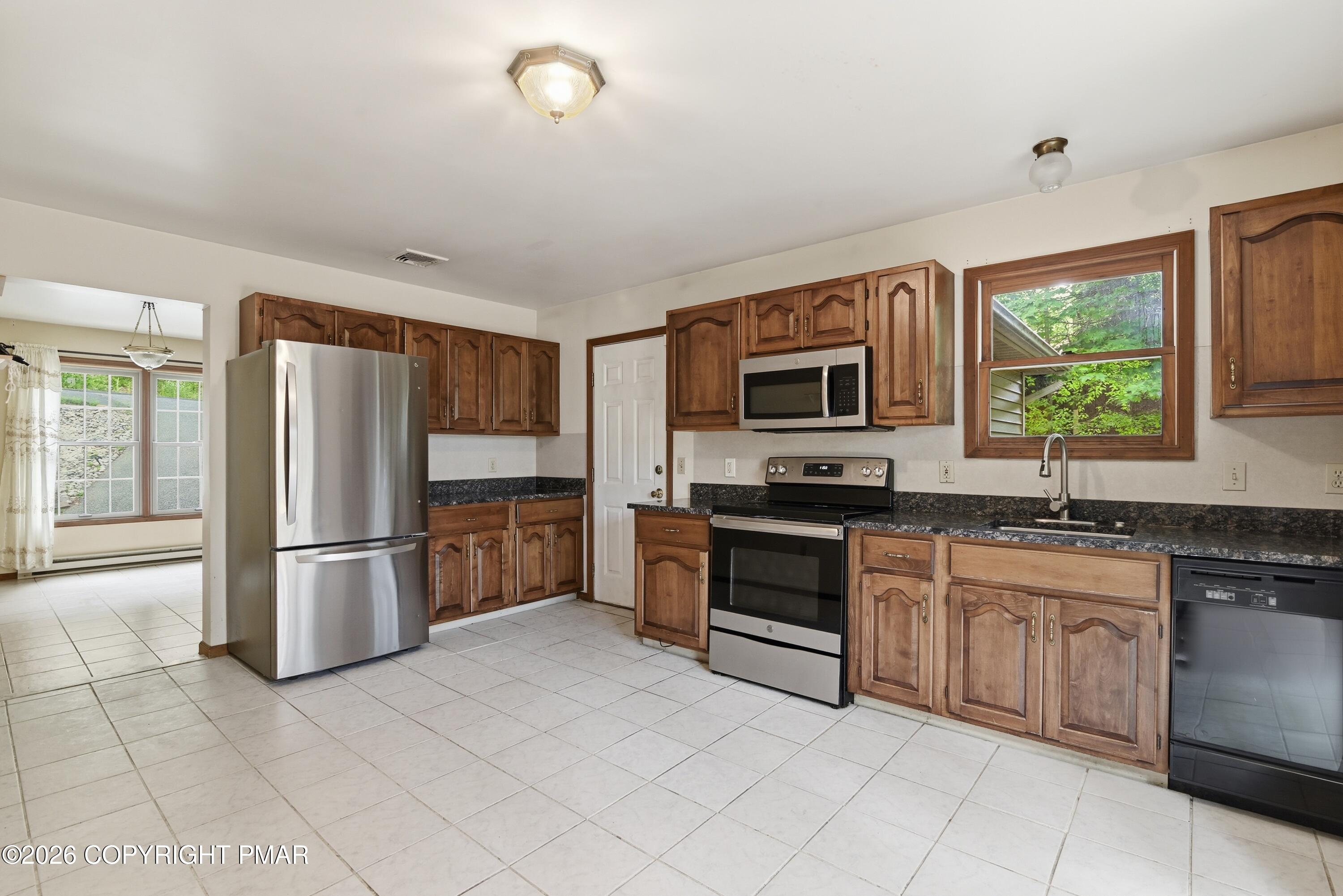 2327 Woodcrest Drive Property Photo 14
