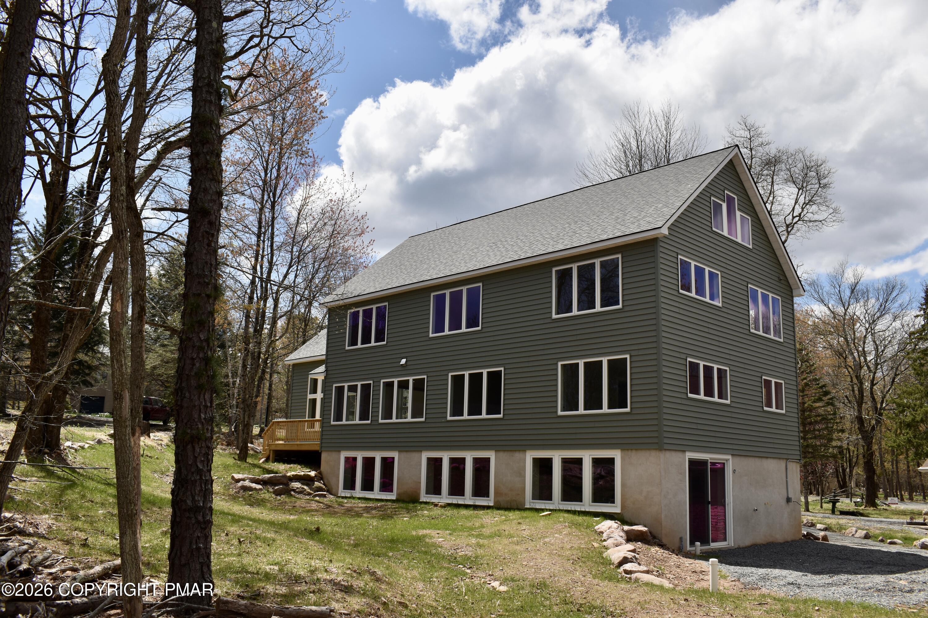 101 Lindbergh Circle Property Photo 2
