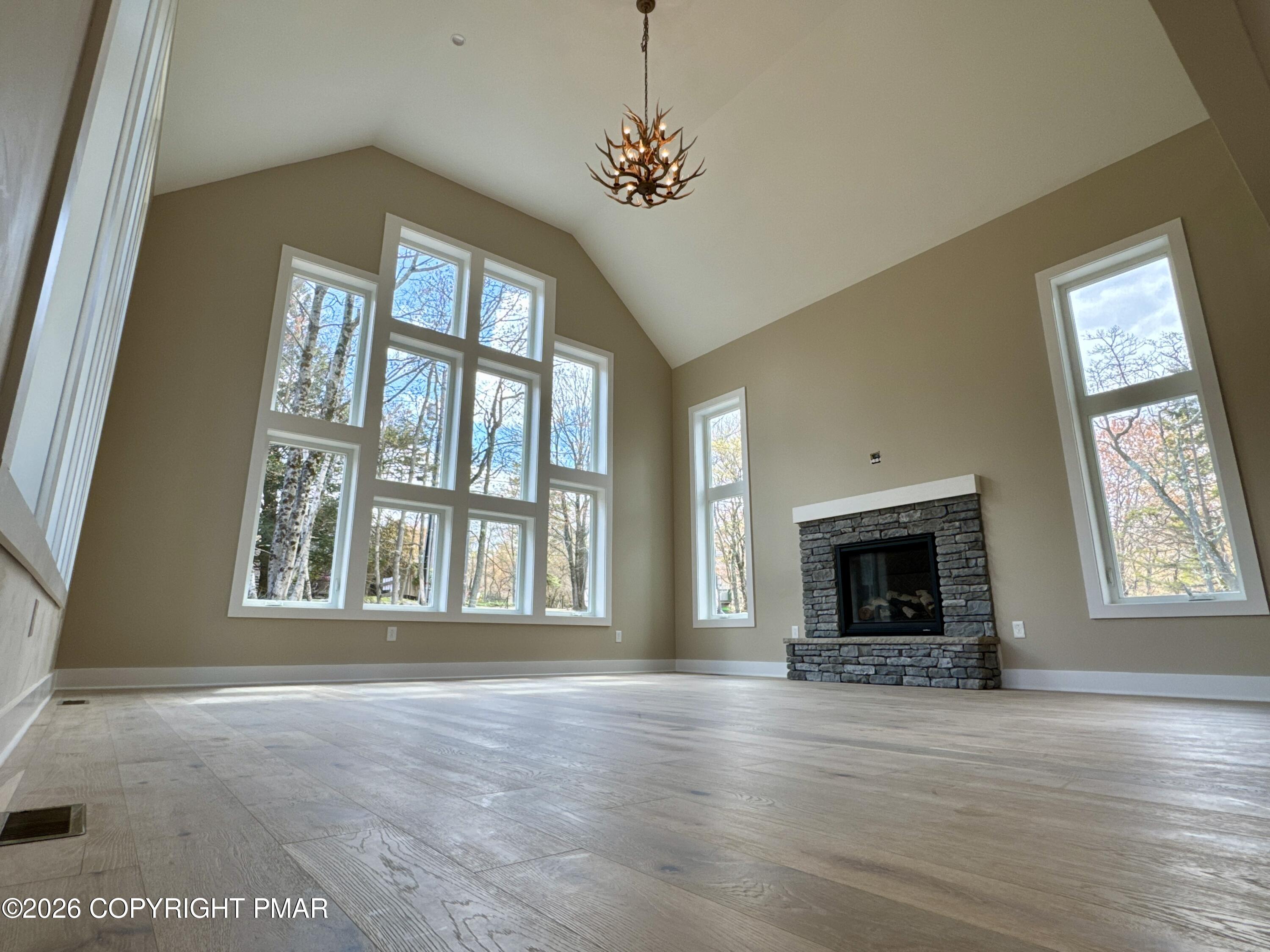 101 Lindbergh Circle Property Photo 3