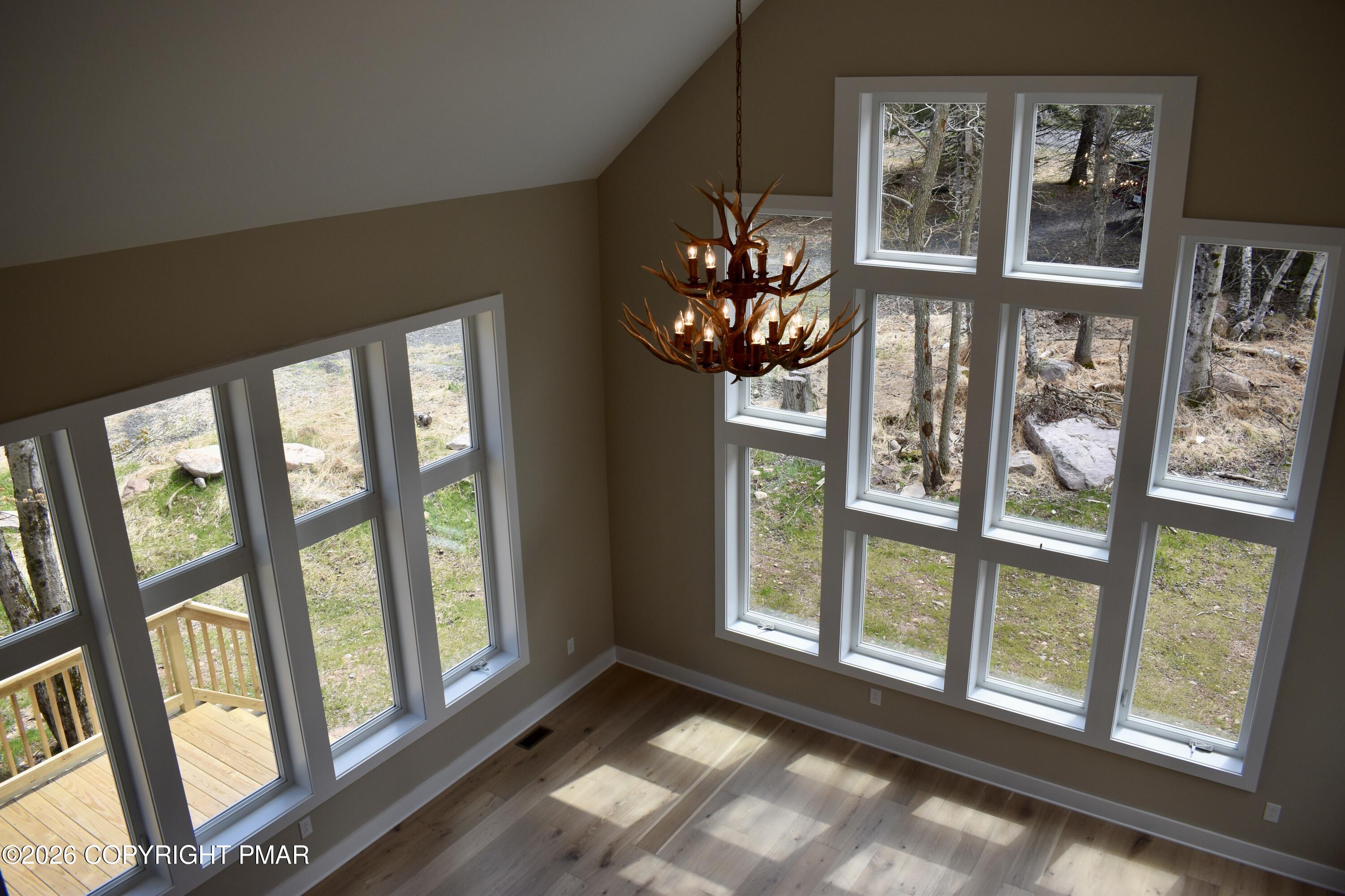 101 Lindbergh Circle Property Photo 4