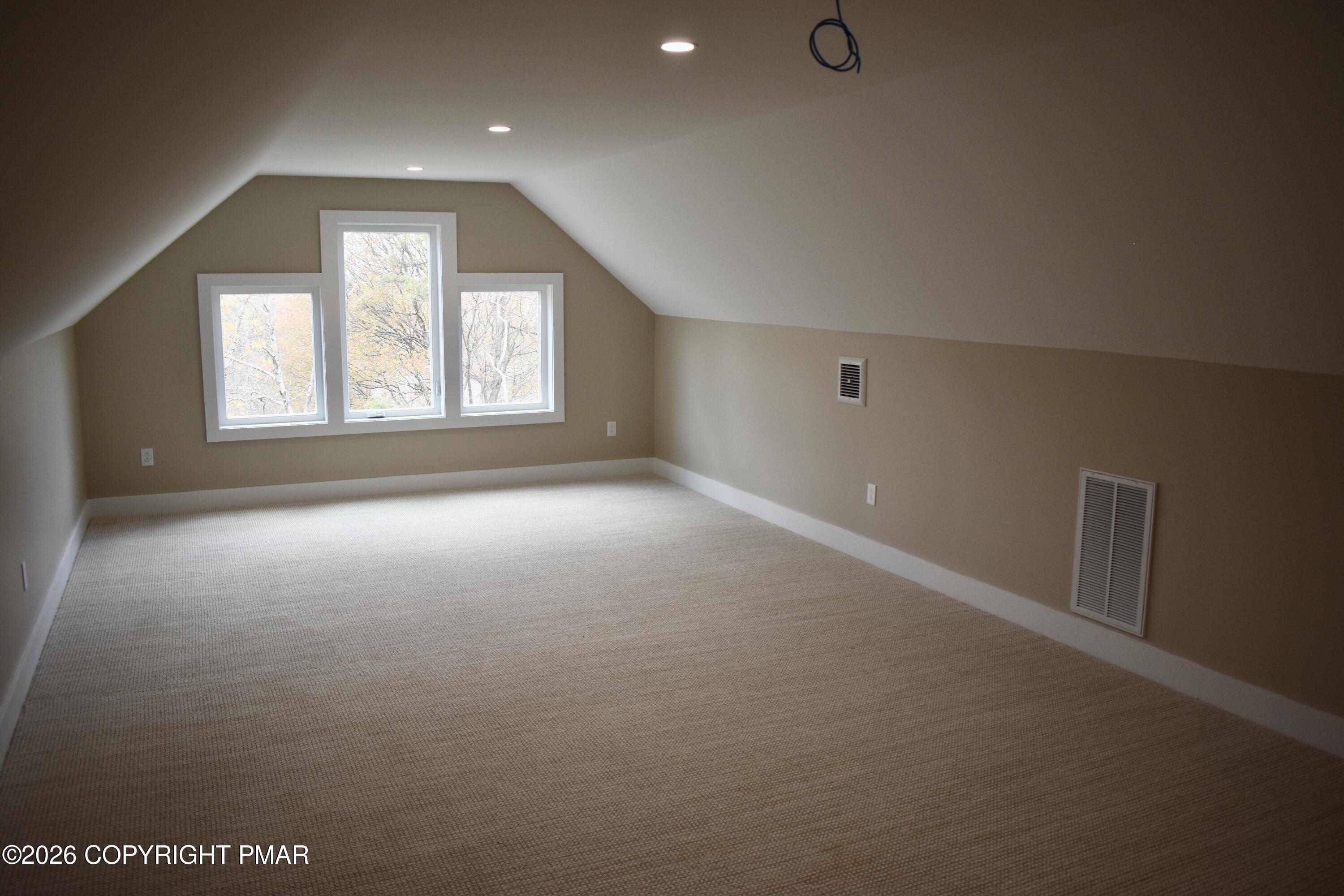 101 Lindbergh Circle Property Photo 14