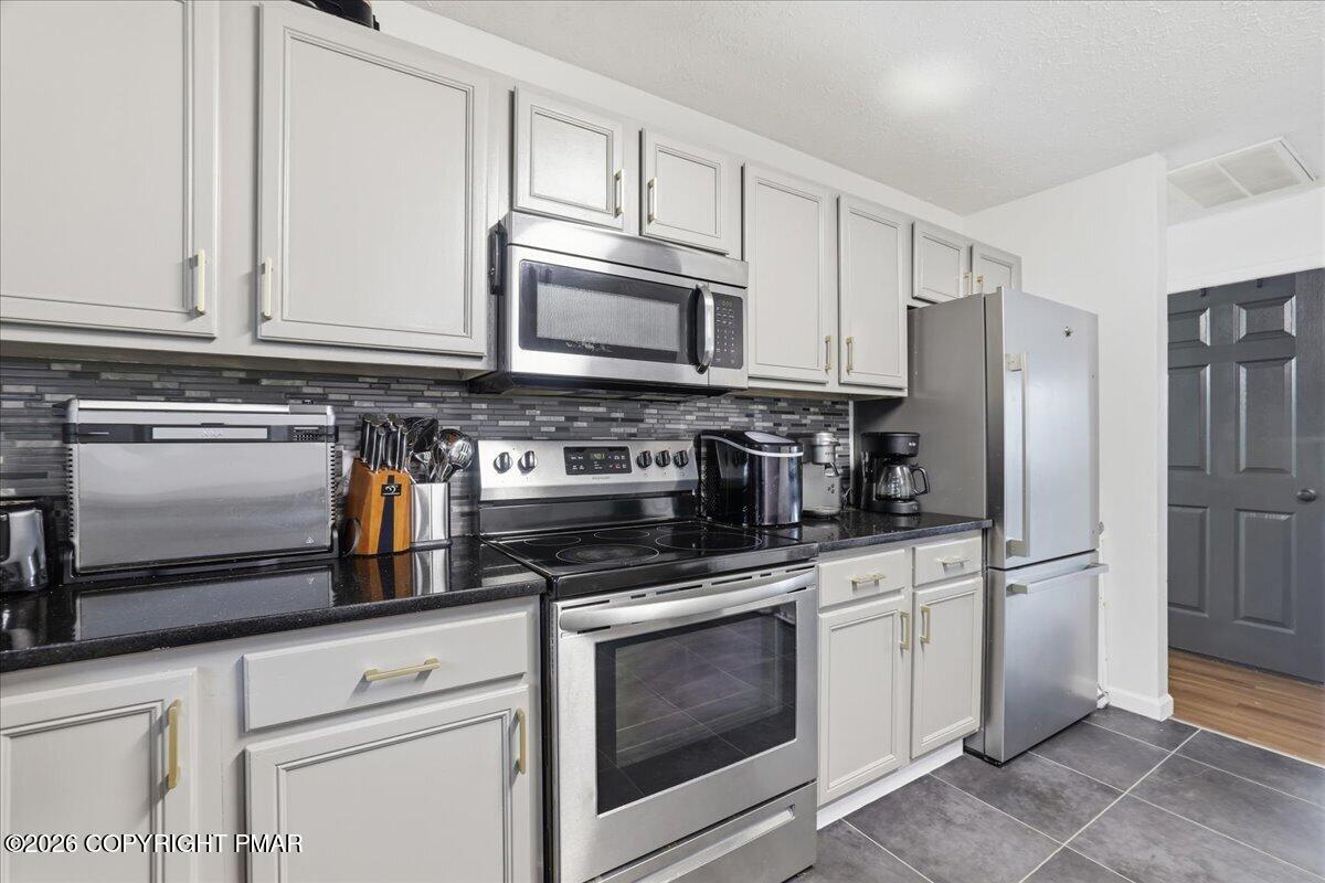 2108 Freedom Way Property Photo 27