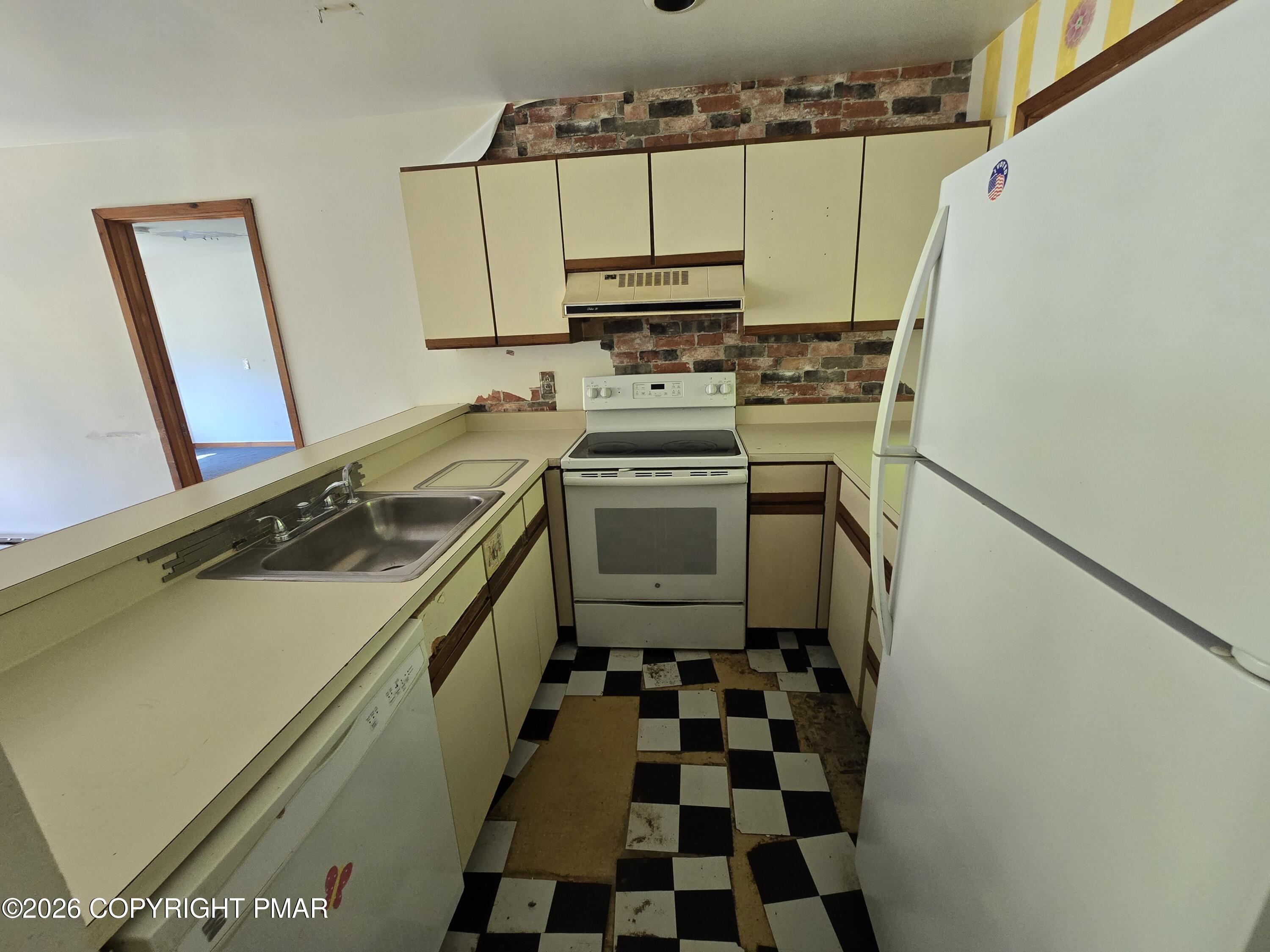 338 Hollow Road Property Photo 2