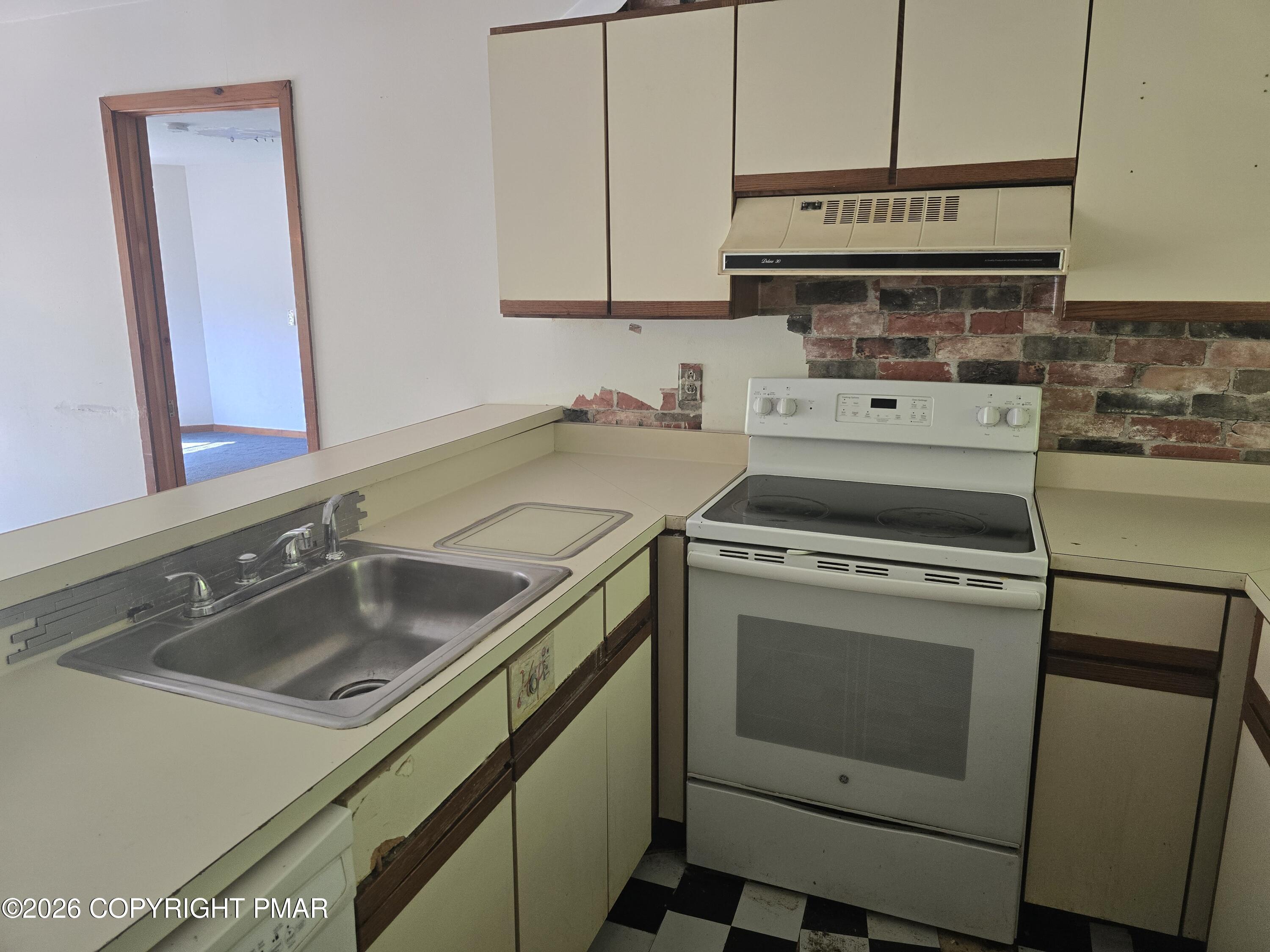 338 Hollow Road Property Photo 3