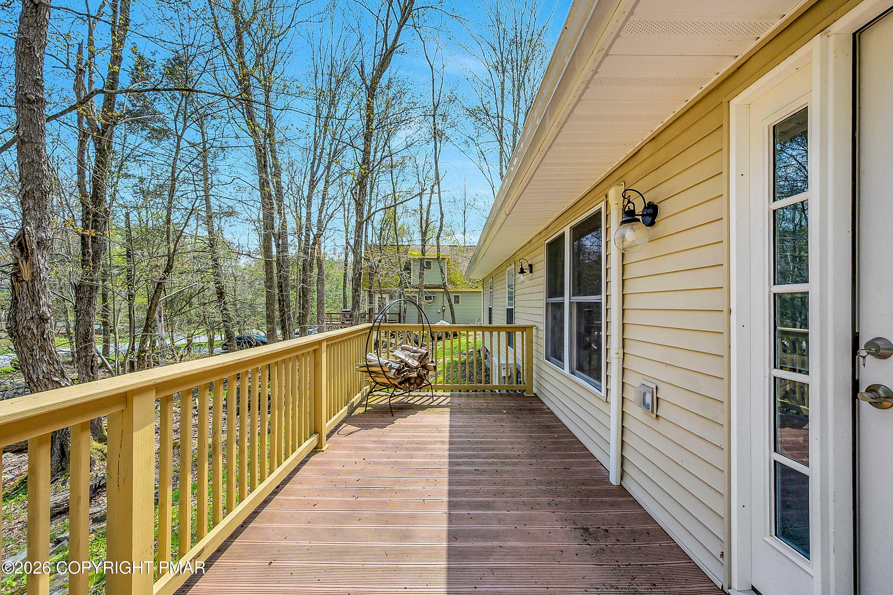 287 Lakeview Drive W Property Photo 2