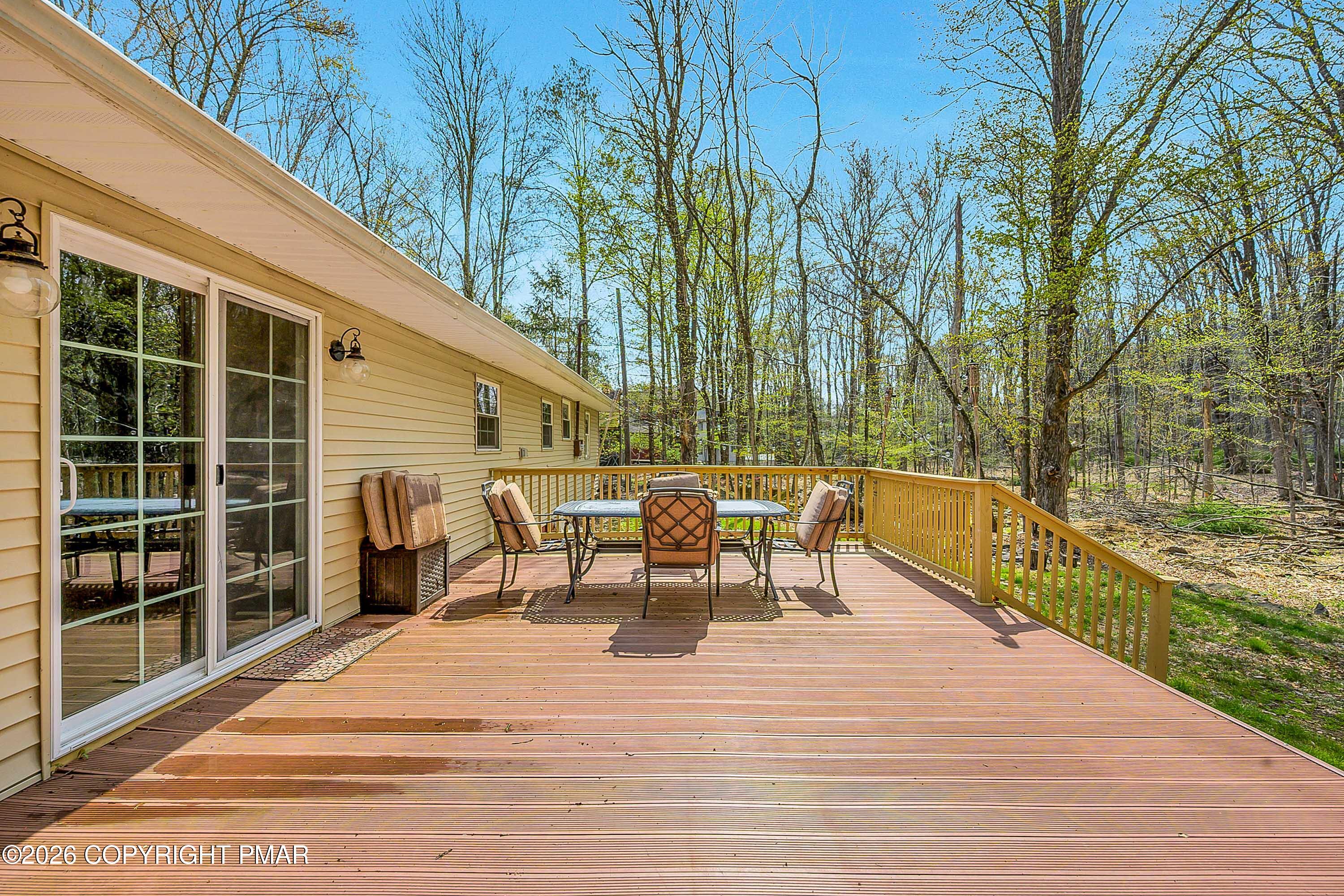287 Lakeview Drive W Property Photo 3