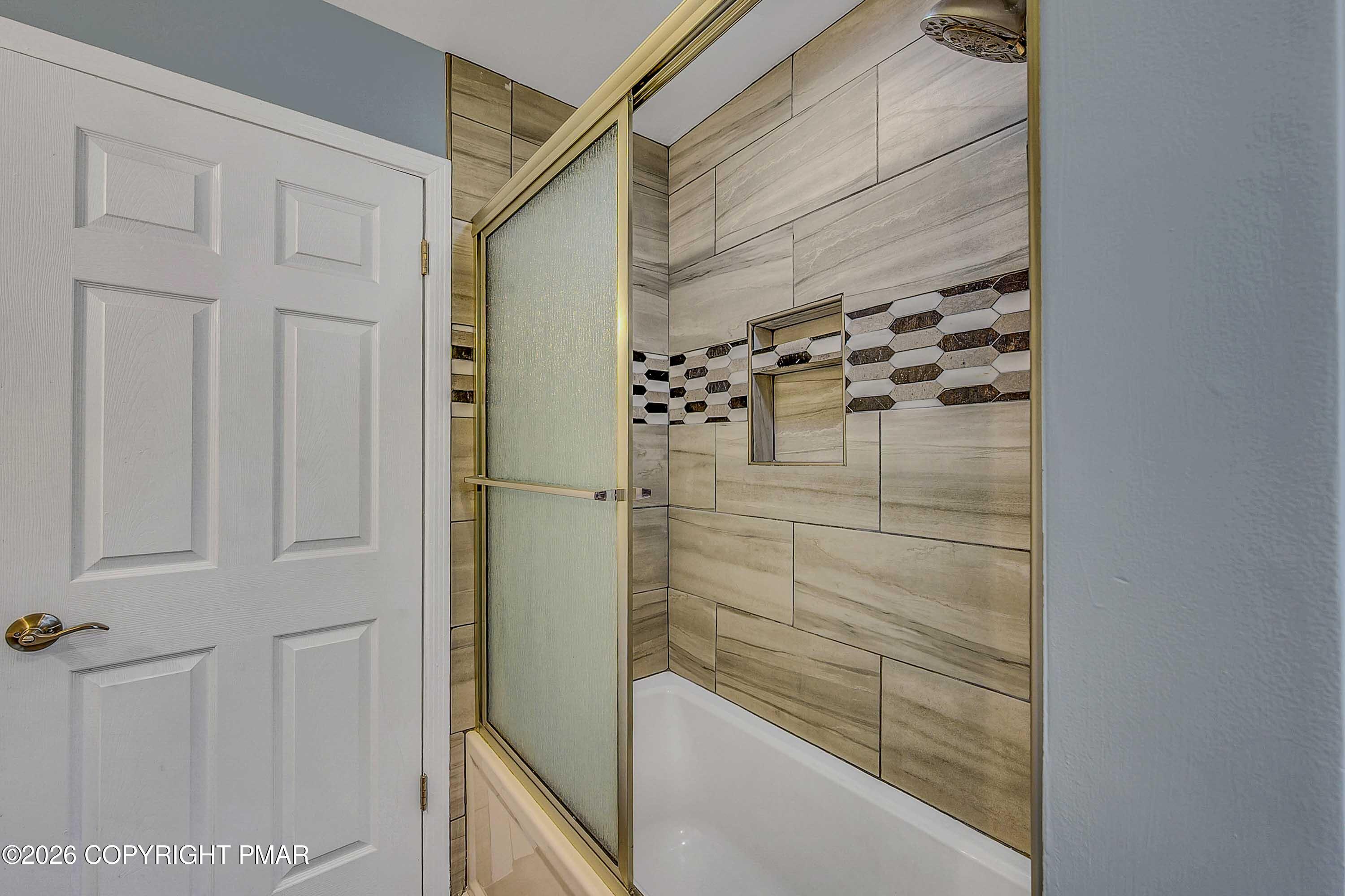 287 Lakeview Drive W Property Photo 18