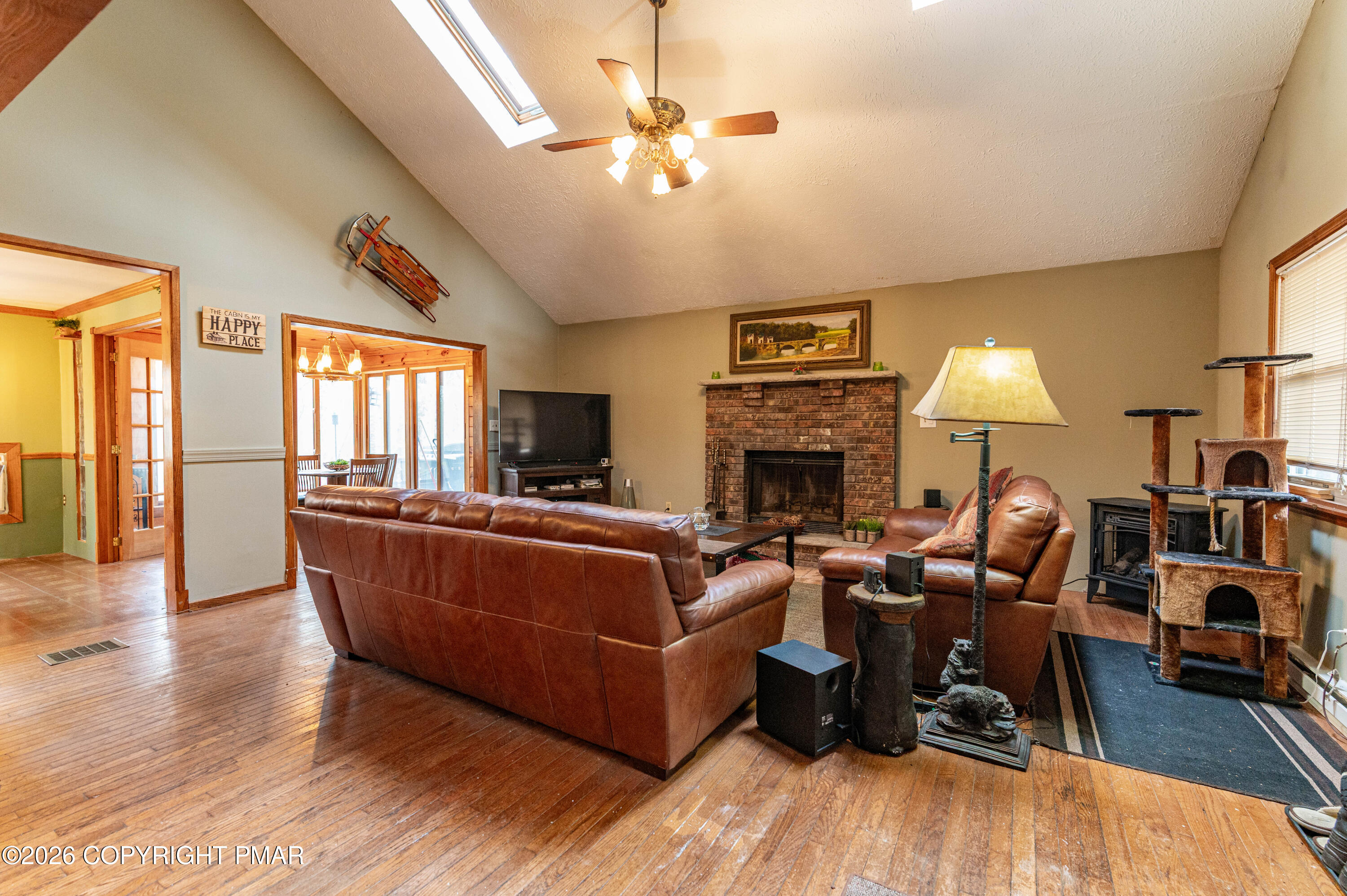 1328 Winding Way Property Photo 4