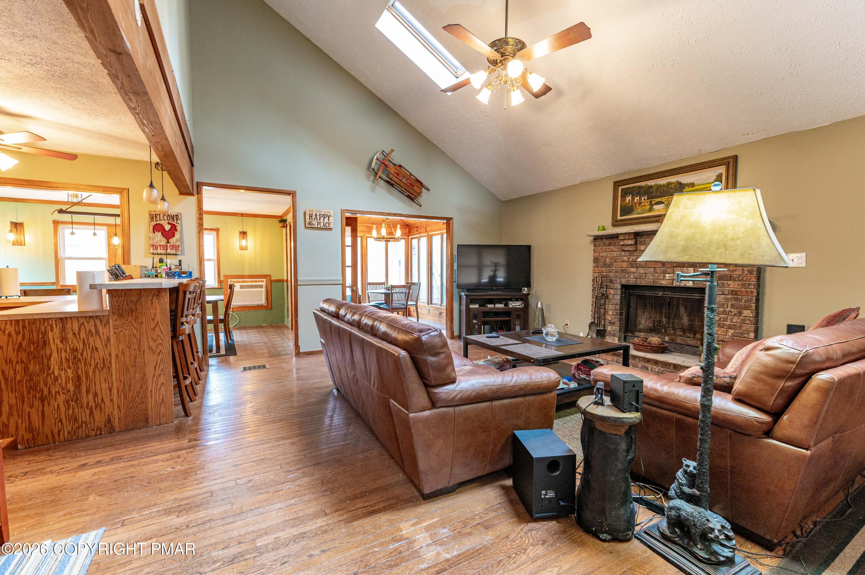 1328 Winding Way Property Photo 5