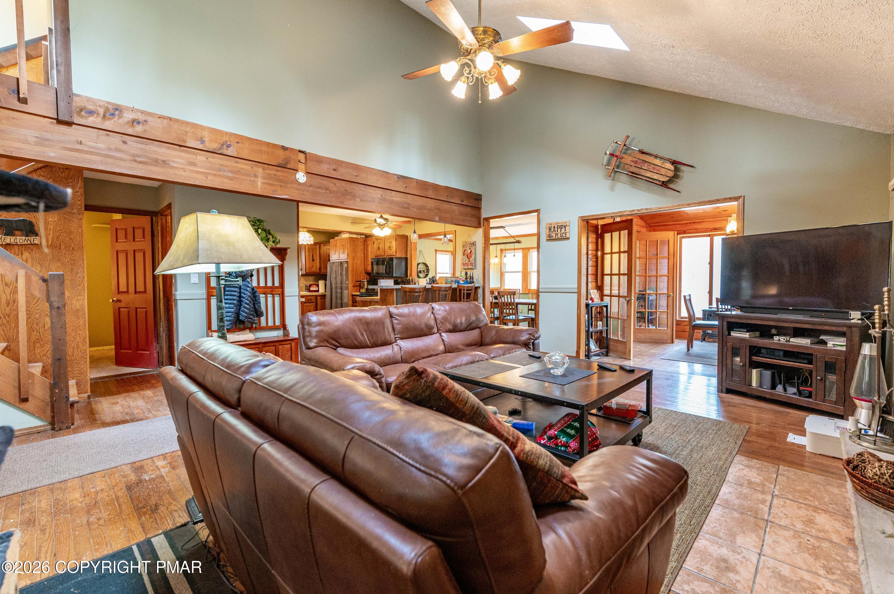 1328 Winding Way Property Photo 6