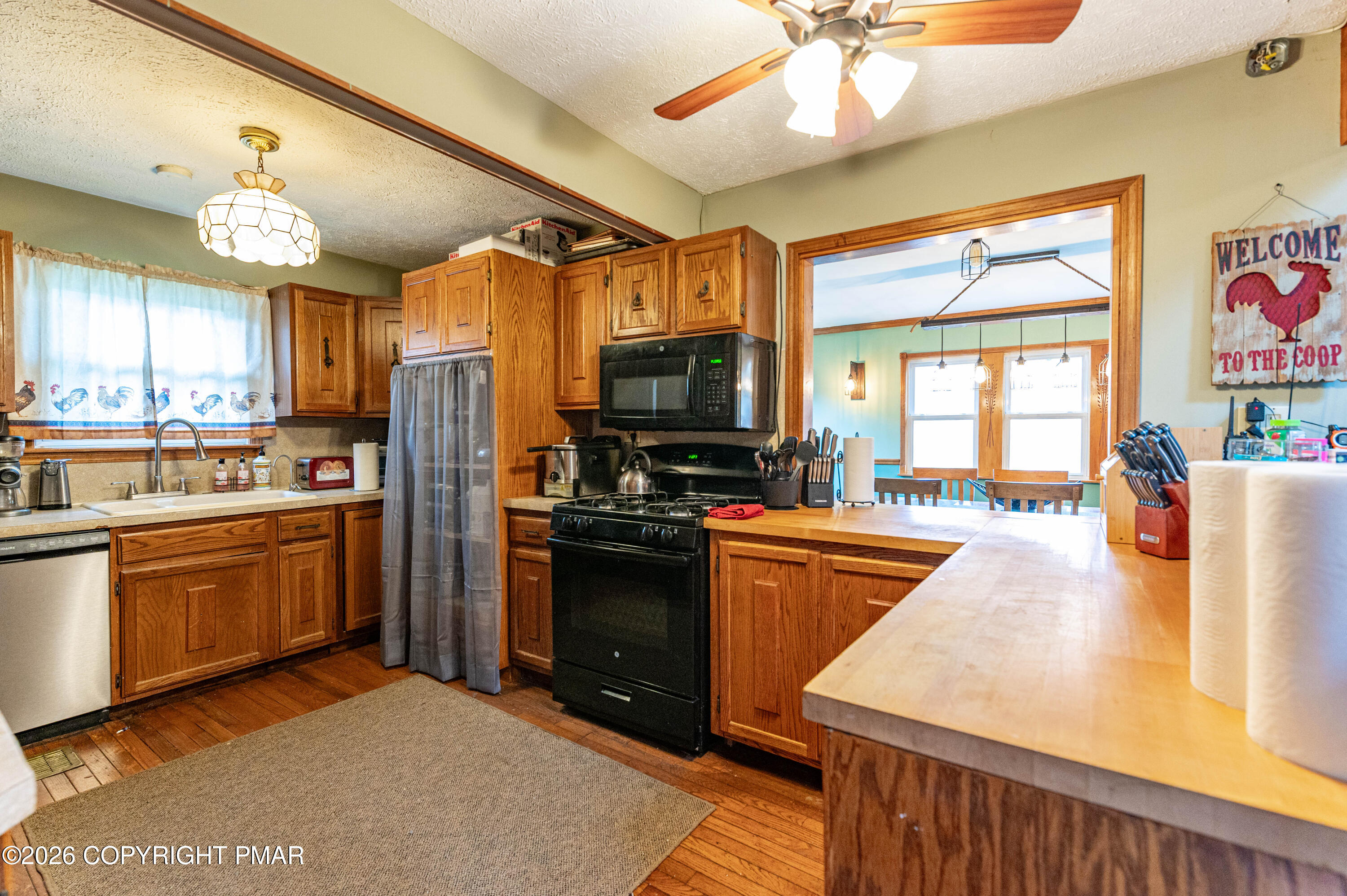 1328 Winding Way Property Photo 8