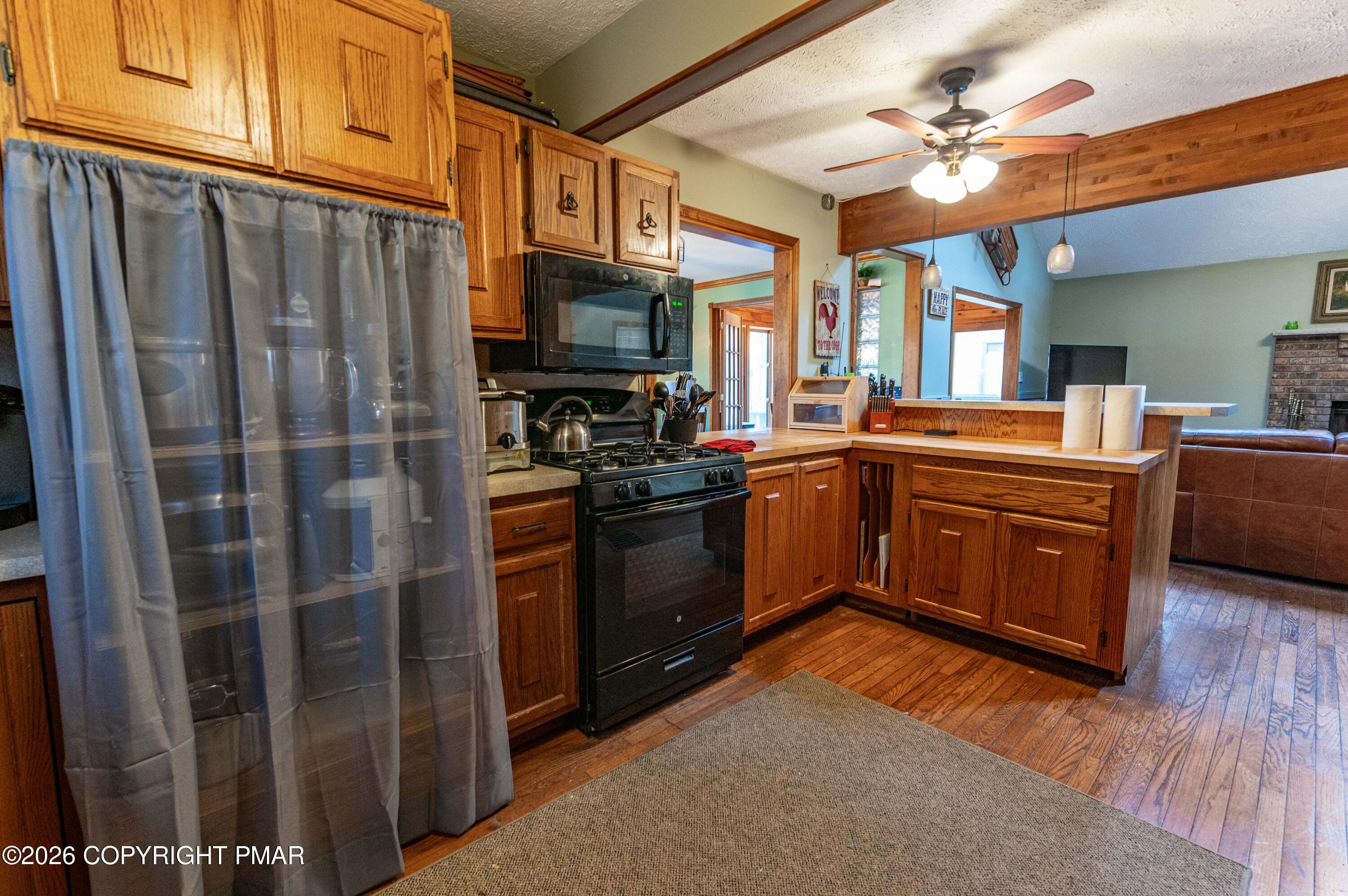 1328 Winding Way Property Photo 9