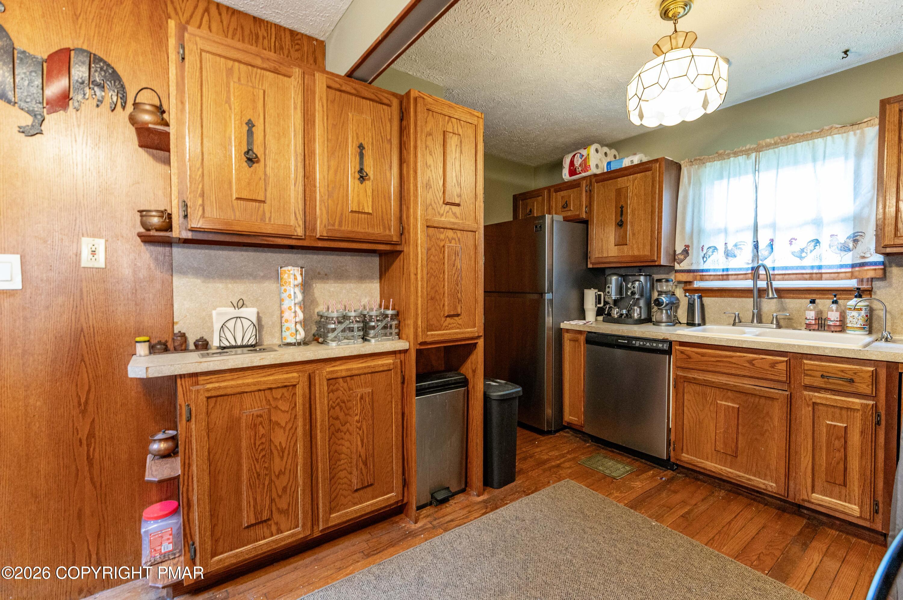 1328 Winding Way Property Photo 11