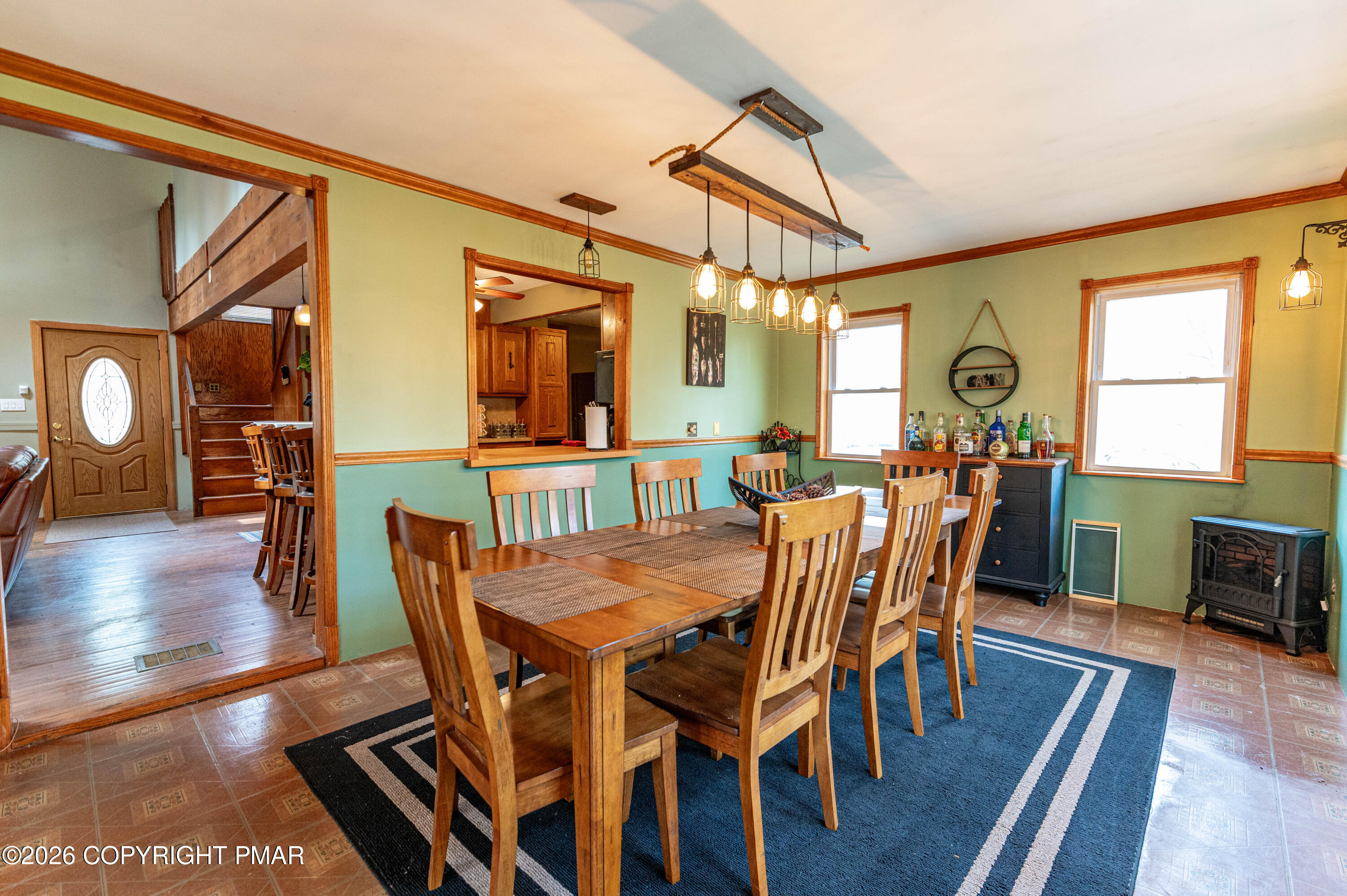 1328 Winding Way Property Photo 14