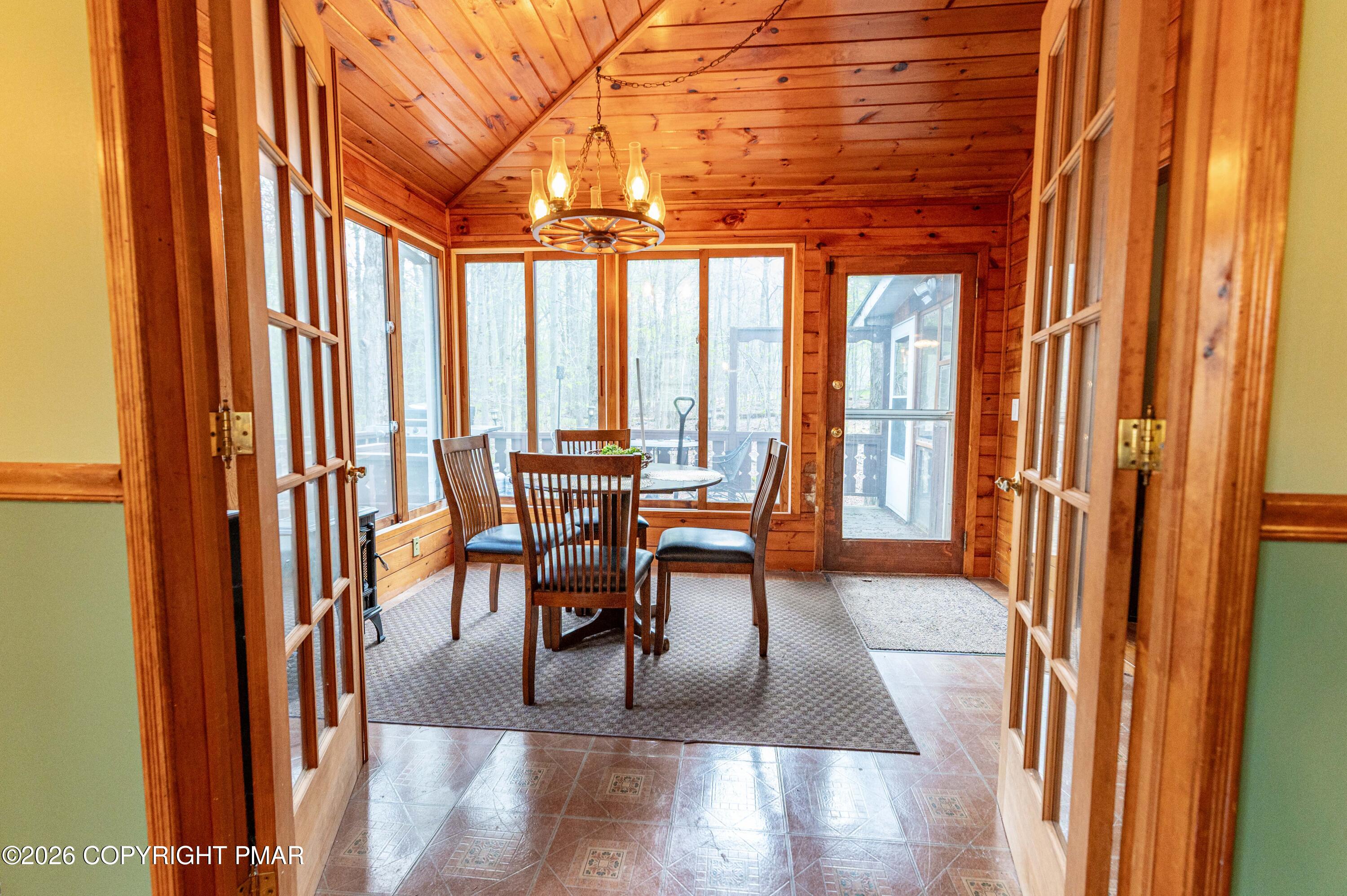1328 Winding Way Property Photo 17