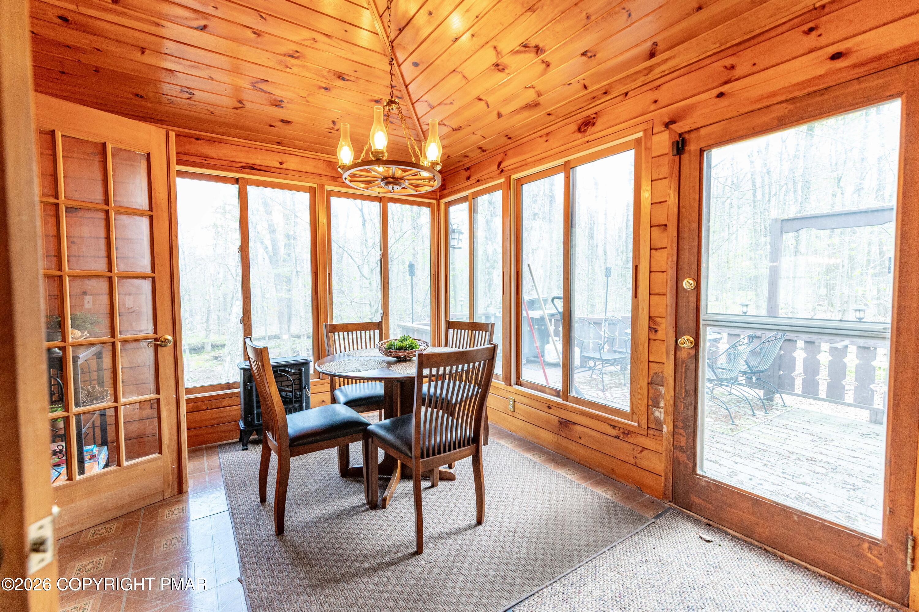 1328 Winding Way Property Photo 19