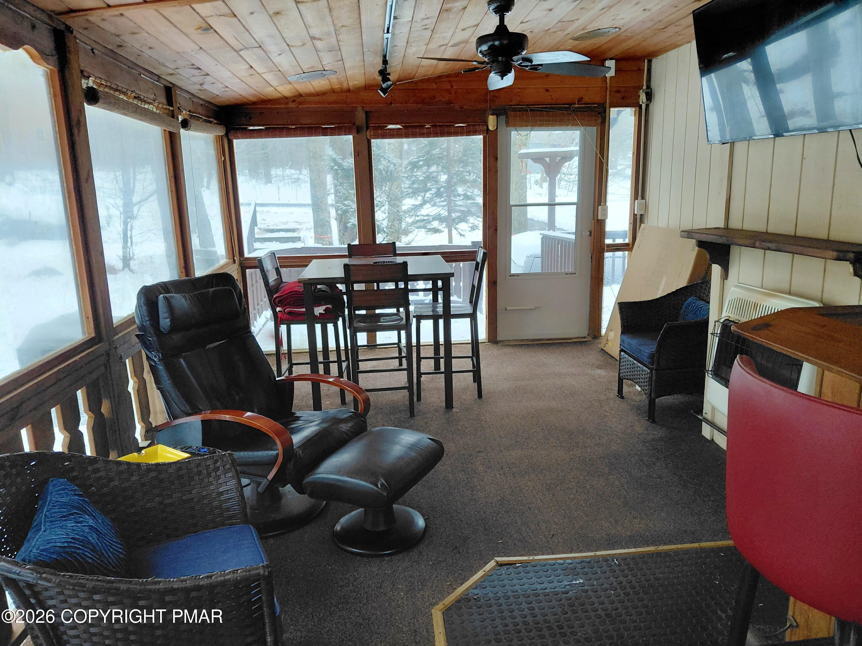 1328 Winding Way Property Photo 23