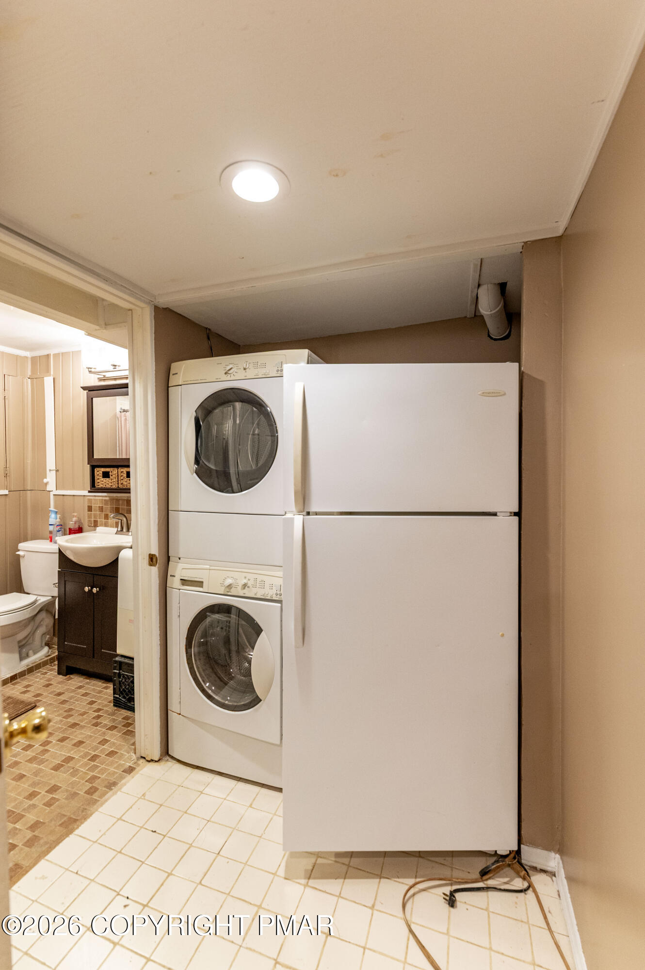 1328 Winding Way Property Photo 29