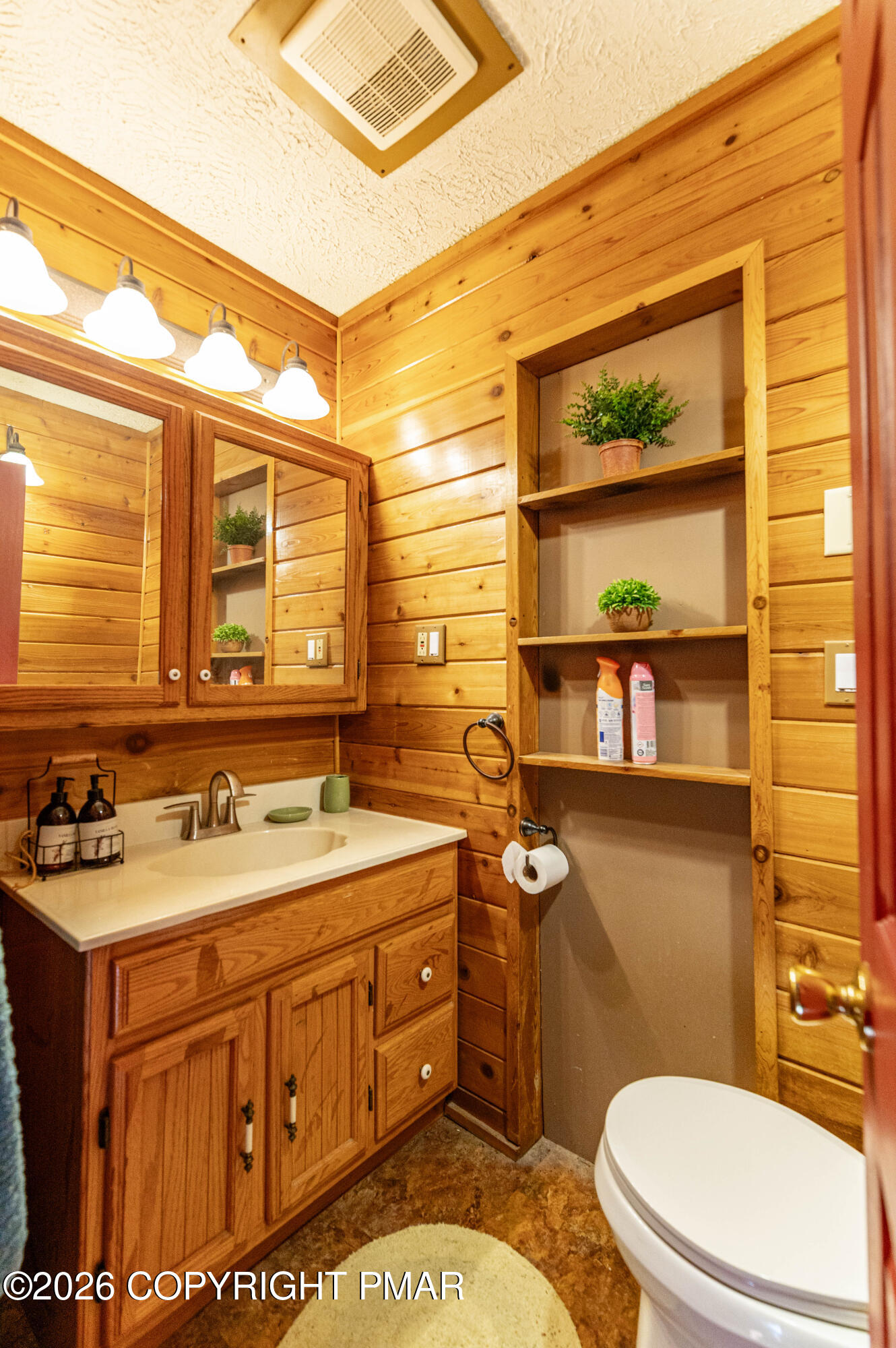 1328 Winding Way Property Photo 32